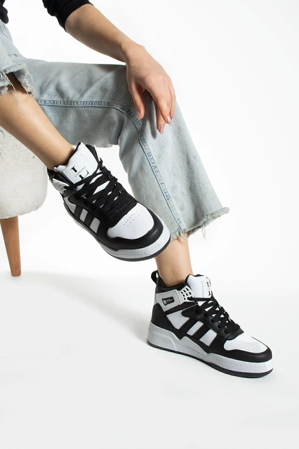 کفش ورزشی بالا مشکی سفید کفش بسکتبال - 36 کفش ورزشی بالا مشکی سفید کفش بسکتبال - 36