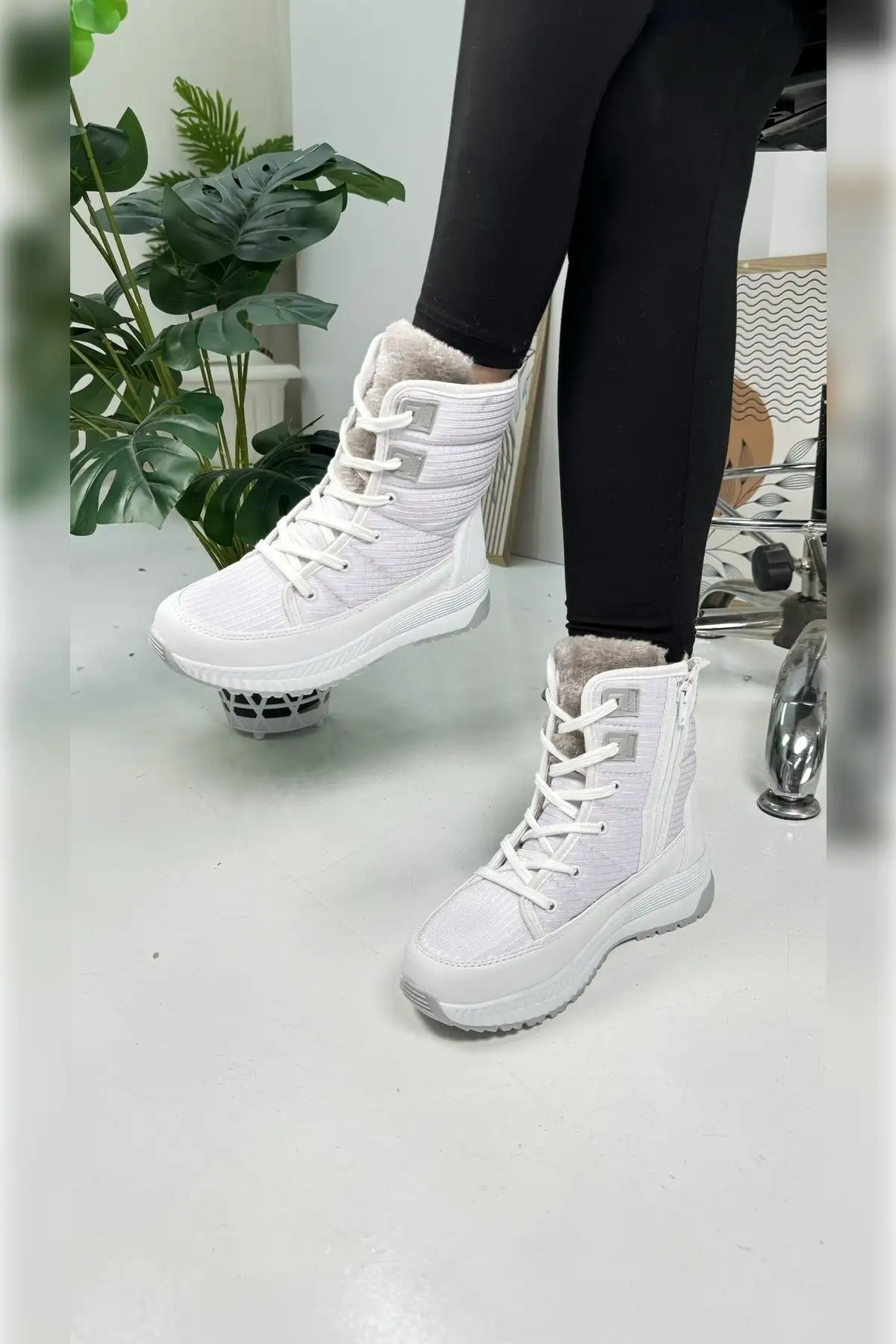 چکمه های برفی خزدار زنانه Daily White Bootie 815 - 1000 کف ضخیم زیپ دار بنددار چکمه های برفی خزدار زنانه Daily White Bootie 815 - 1000 کف ضخیم زیپ دار بنددار