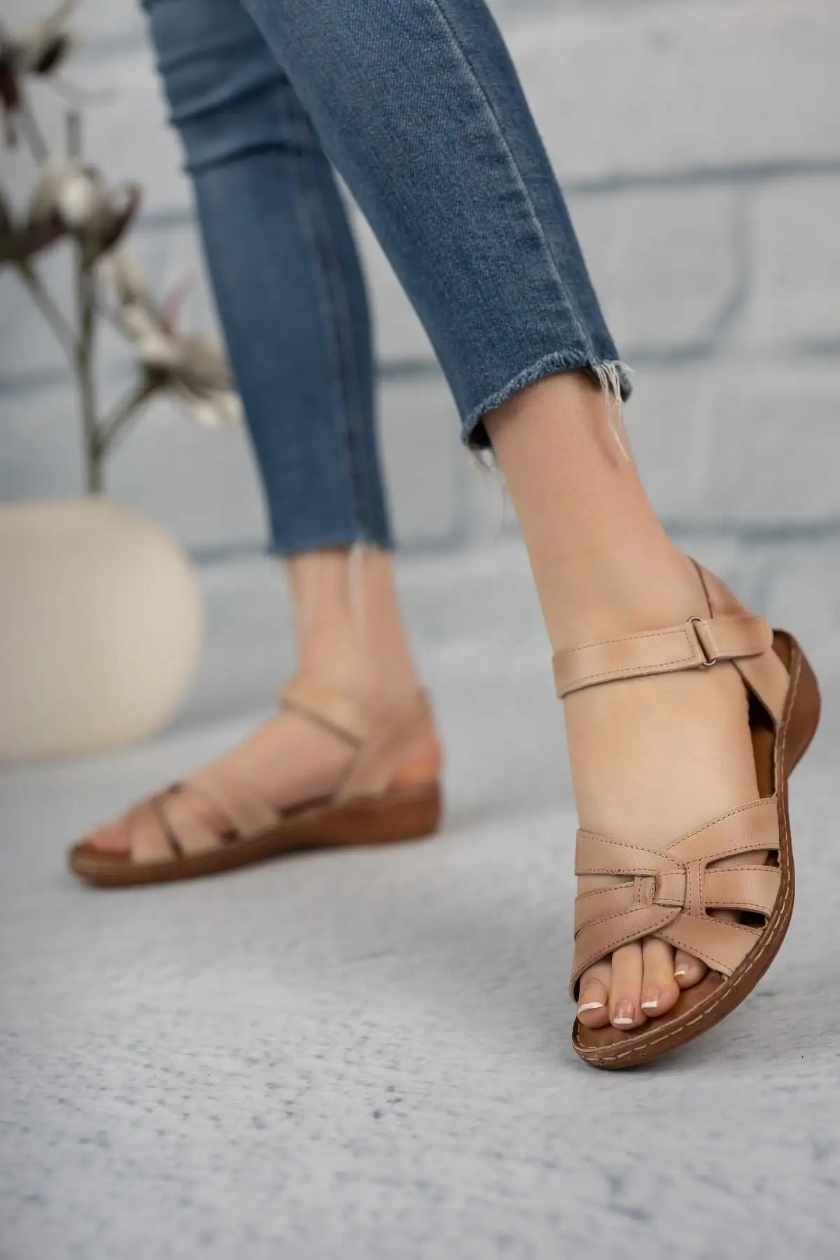 صندل دمپایی زنانه راحت زیره آناتومیک ارتوپدی چرم اصل - 1142 صندل دمپایی زنانه راحت زیره آناتومیک ارتوپدی چرم اصل - 1142