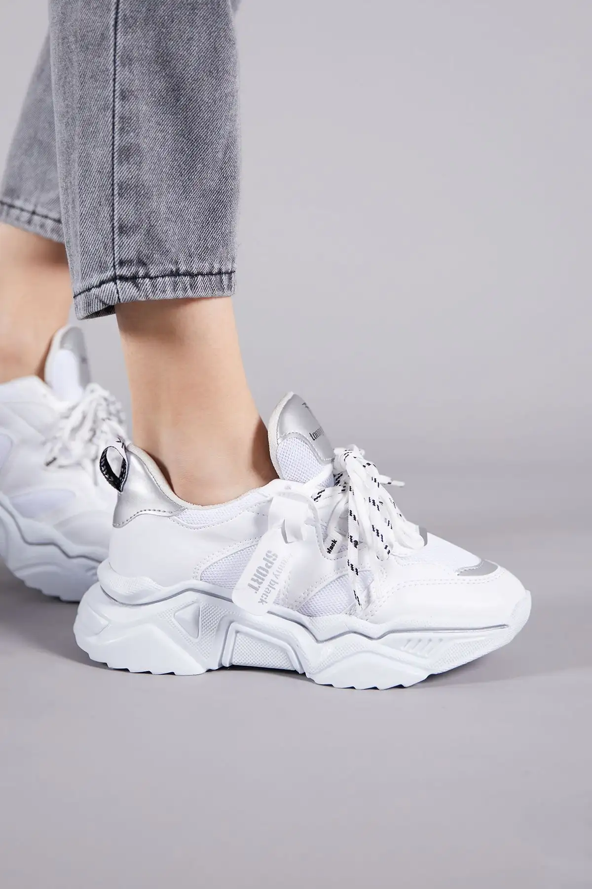 کفش اسپرت زنانه سفید رنگ - 26