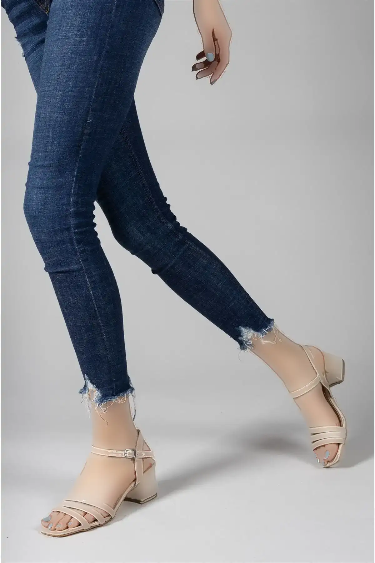 صندل پاشنه دار زنانه بژ 0012355 - 1167 صندل پاشنه دار زنانه بژ 0012355 - 1167