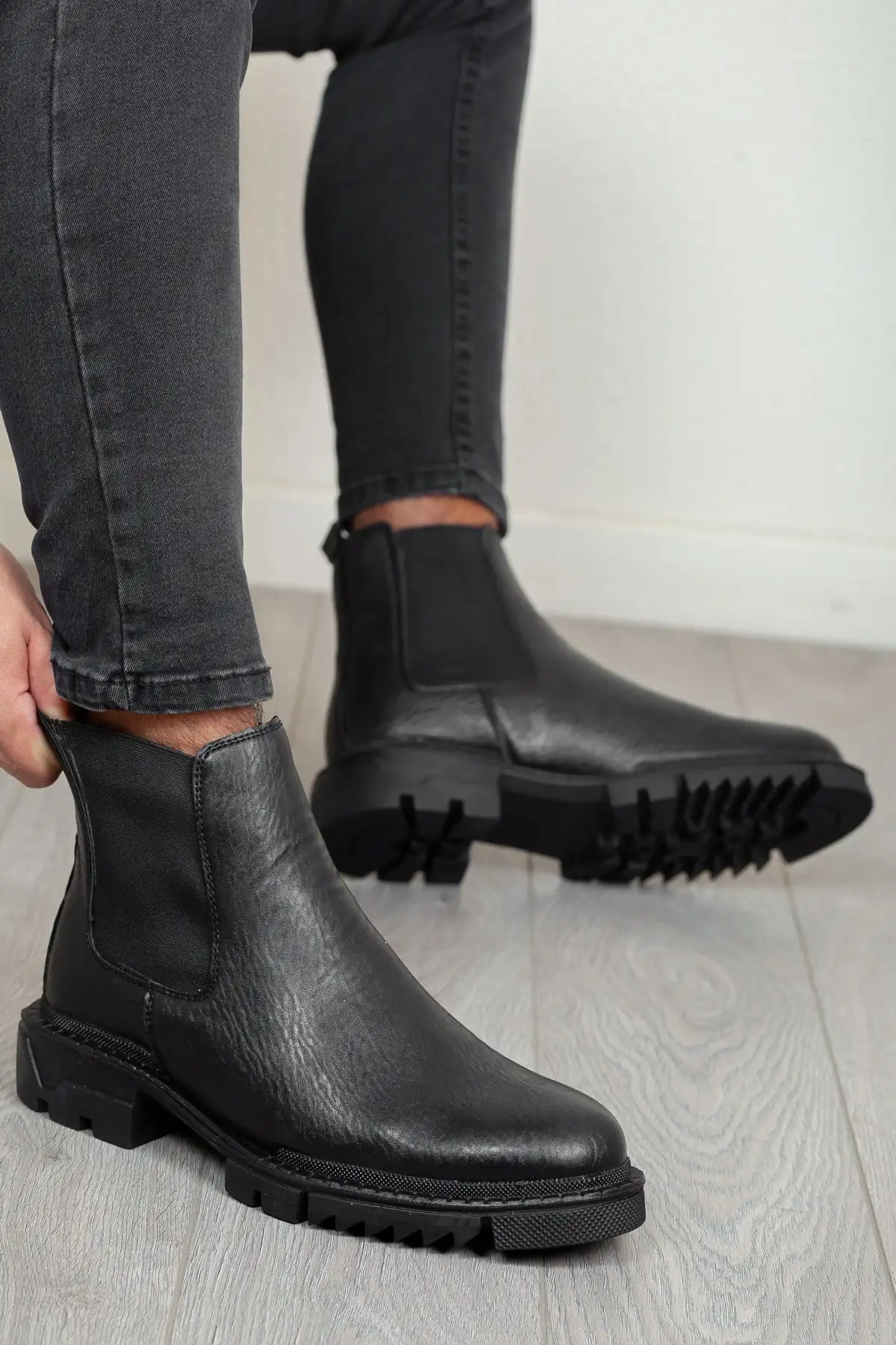 چکمه زمستانی مردانه ارتوپدی ضد سرما محصول تضمینی D111 - 472 چکمه زمستانی مردانه ارتوپدی ضد سرما محصول تضمینی D111 - 472