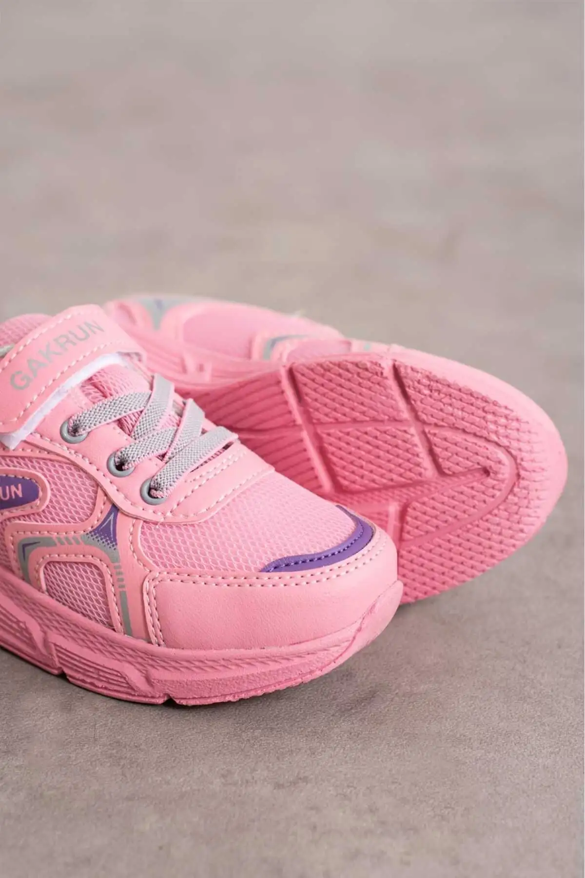 کفش ورزشی کتانی سبک و راحت بچه گانه Unisex GAK-2025 - 1409 کفش ورزشی کتانی سبک و راحت بچه گانه Unisex GAK-2025 - 1409