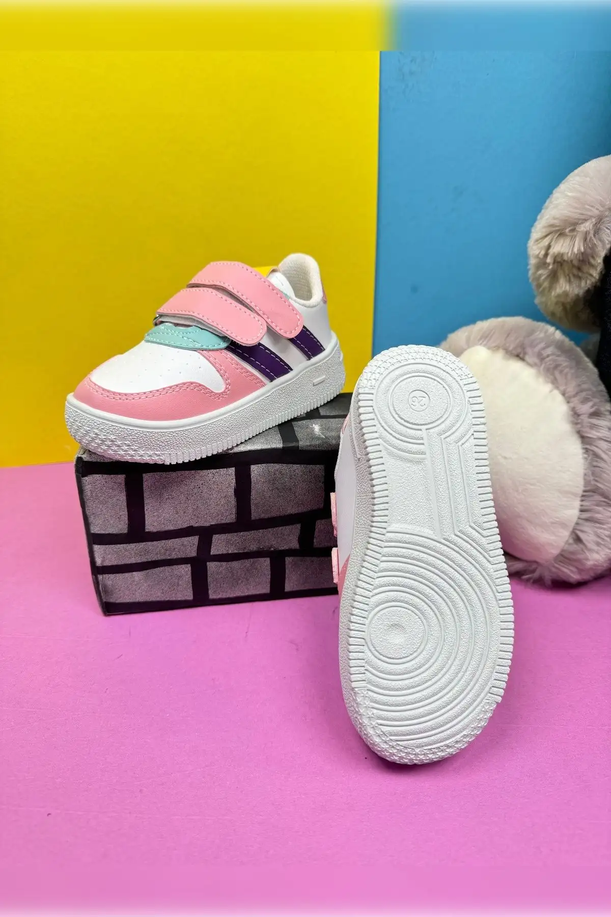 کفش کتانی بچه گانه یونیسکس کژوال با زیره دانتلی و نواری سبک و بدون لغزش کفش اسپرت راحت 100 - 1385 کفش کتانی بچه گانه یونیسکس کژوال با زیره دانتلی و نواری سبک و بدون لغزش کفش اسپرت راحت 100 - 1385