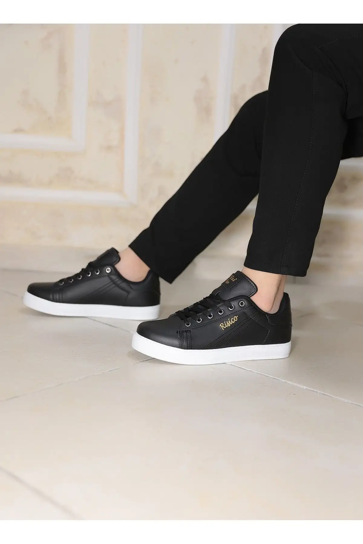 کفش اسپرت مردانه 202 مشکی زیره سفید بند دار - 2225 کفش اسپرت مردانه 202 مشکی زیره سفید بند دار - 2225