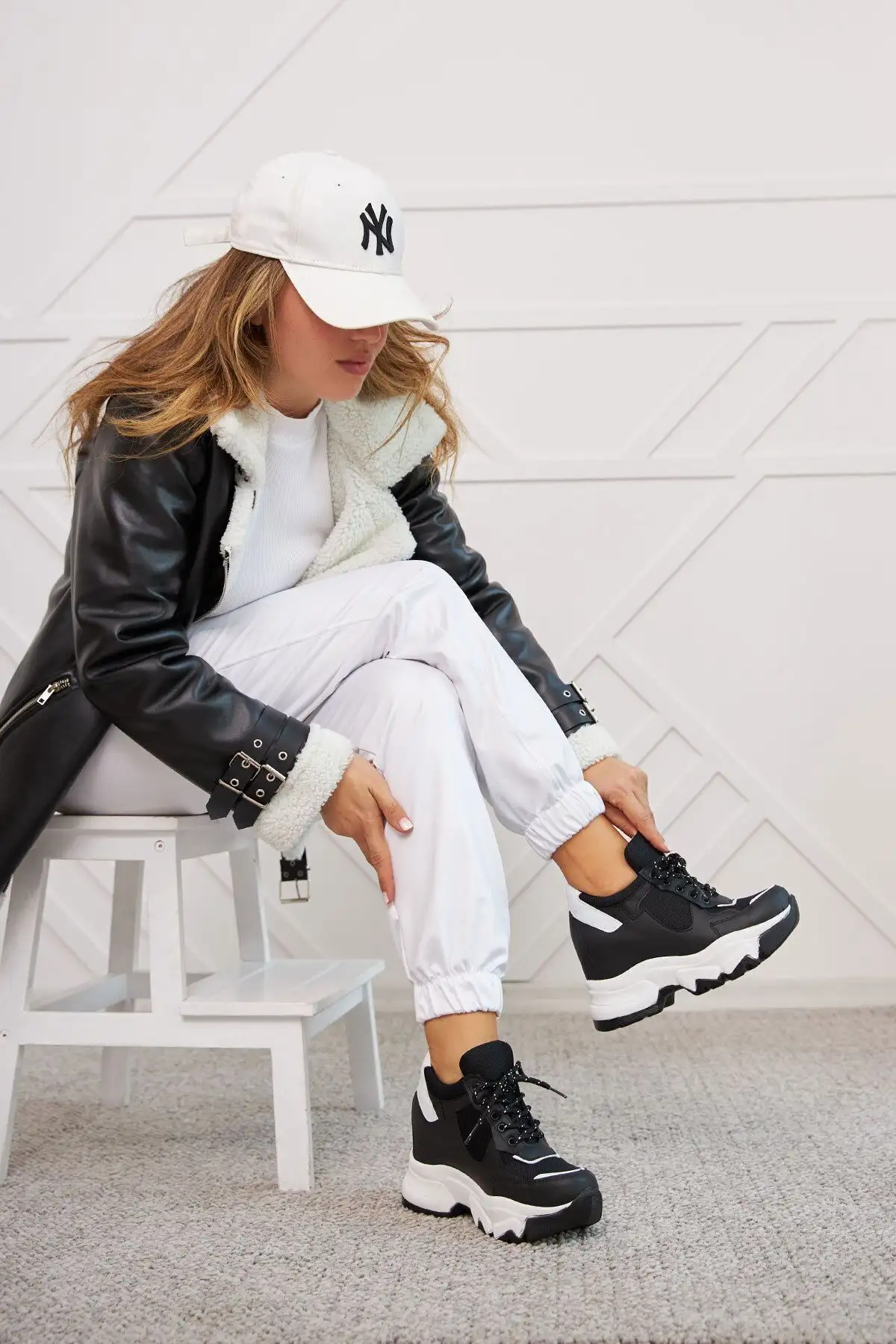 پاشنه های پر شده سیاه Aleso با کفش ورزشی ضخیم زنان کفش ورزشی - 2249 پاشنه های پر شده سیاه Aleso با کفش ورزشی ضخیم زنان کفش ورزشی - 2249