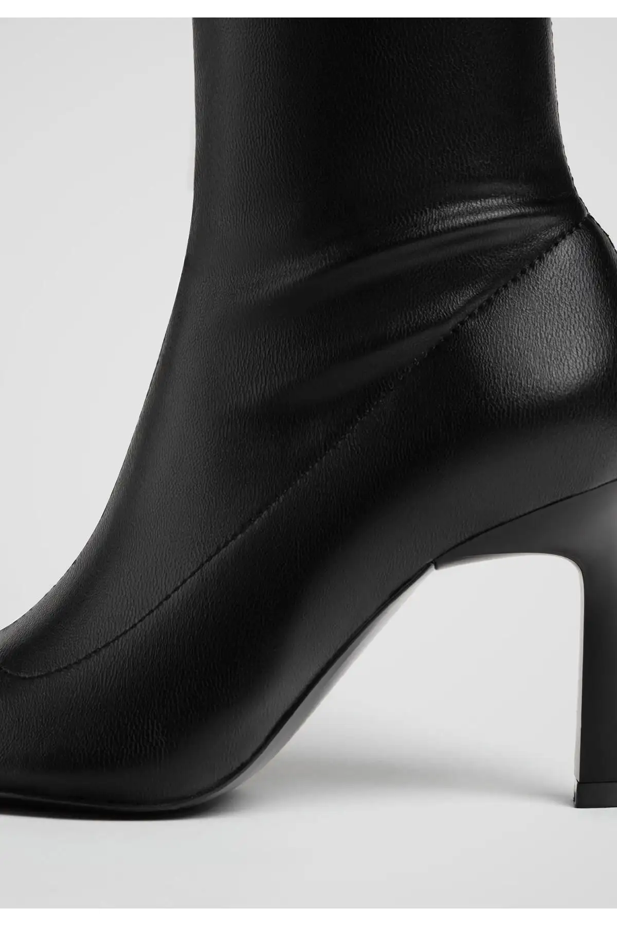 زن سیاه و سفید زیبا و ظریف Stiletto پاشنه پاشنه پا - 2388 زن سیاه و سفید زیبا و ظریف Stiletto پاشنه پاشنه پا - 2388