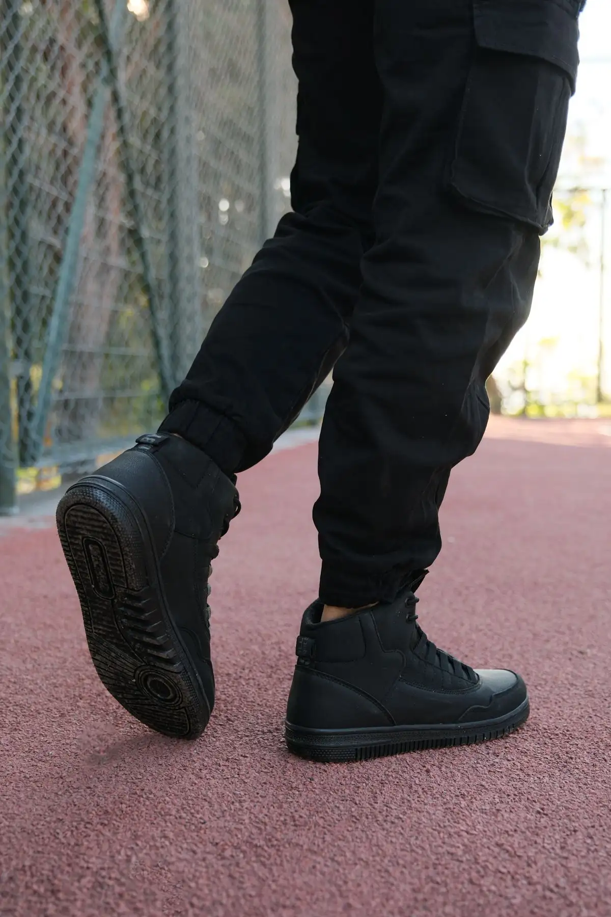 BOT کفش ورزشی سیاه پوست - 2458 BOT کفش ورزشی سیاه پوست - 2458