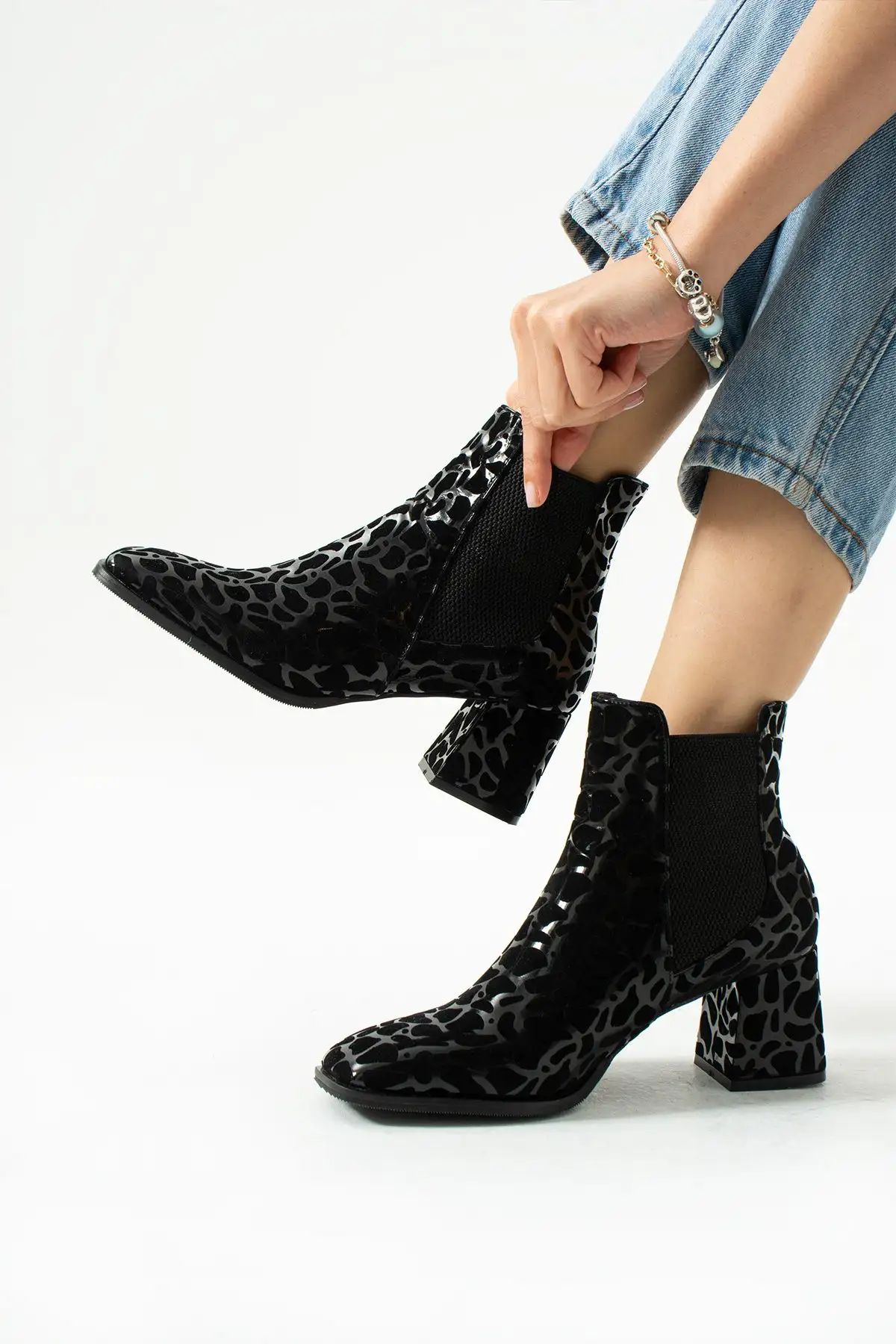 پاشنه های ضد آب چرمی سیاه ربات زمستانی - مدل های داغ داغ زن - 2410 پاشنه های ضد آب چرمی سیاه ربات زمستانی - مدل های داغ داغ زن - 2410