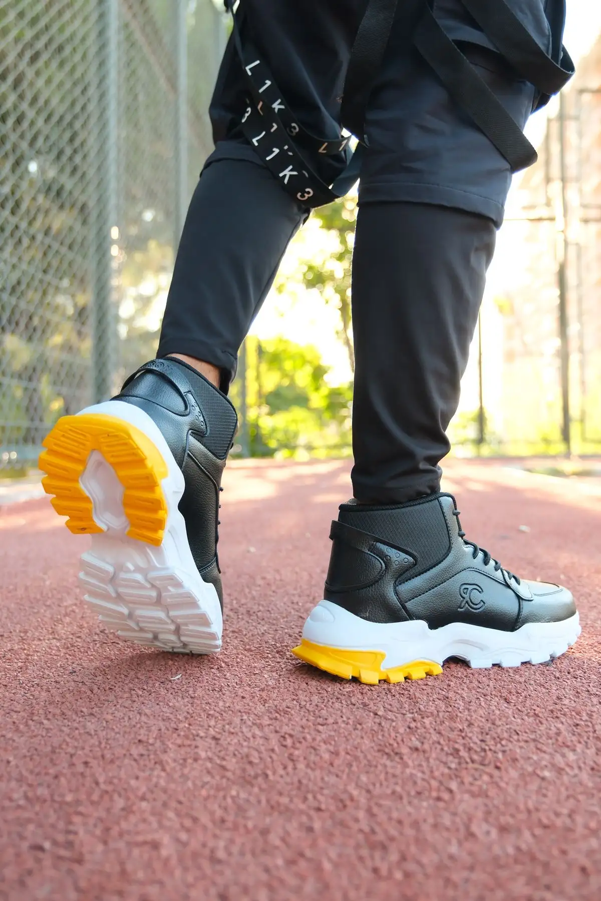 چکمه های کتانی سیاه سفید زرد یونیسکس 0012108 - 2189 چکمه های کتانی سیاه سفید زرد یونیسکس 0012108 - 2189