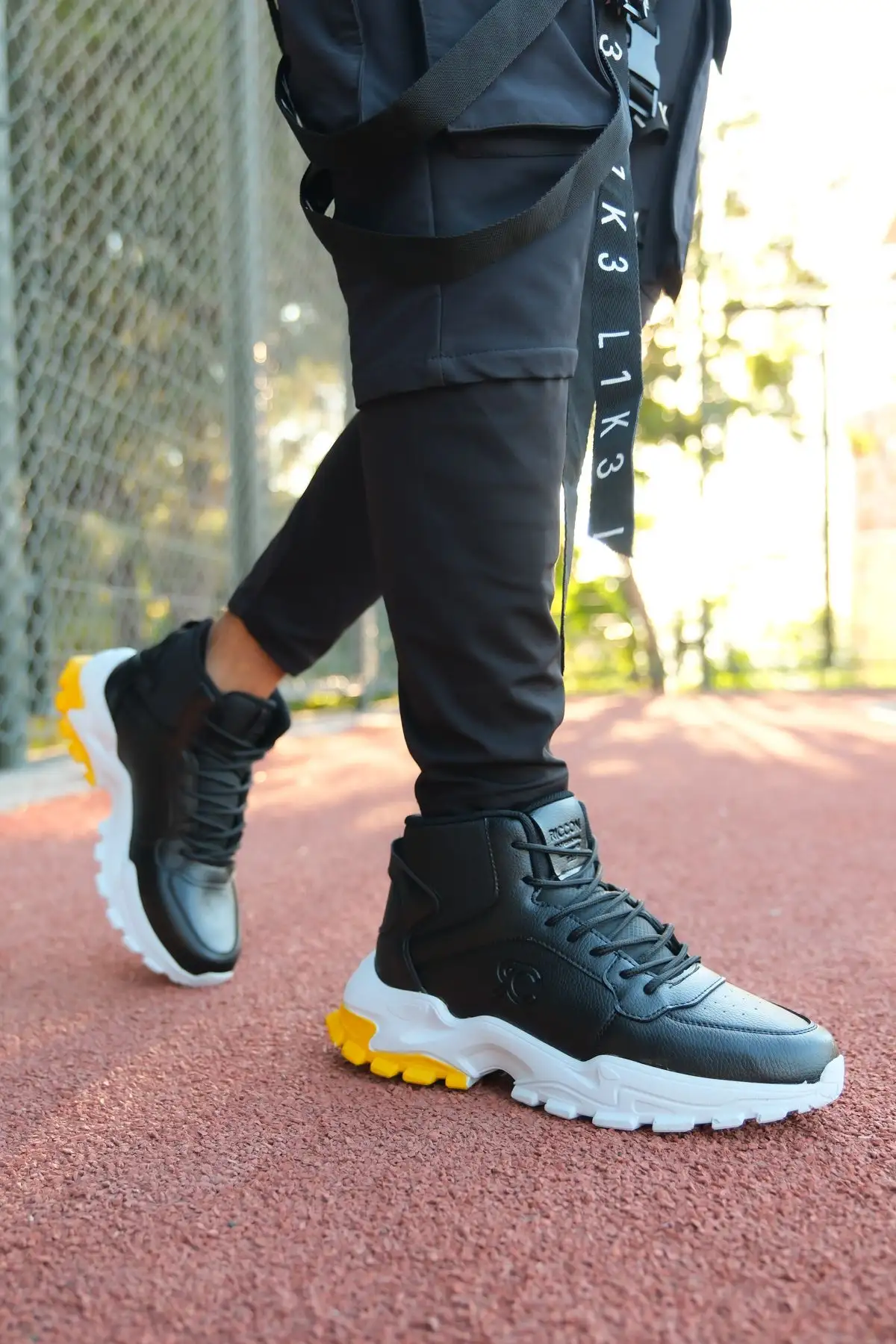 چکمه های کتانی سیاه سفید زرد یونیسکس 0012108 - 2189 چکمه های کتانی سیاه سفید زرد یونیسکس 0012108 - 2189