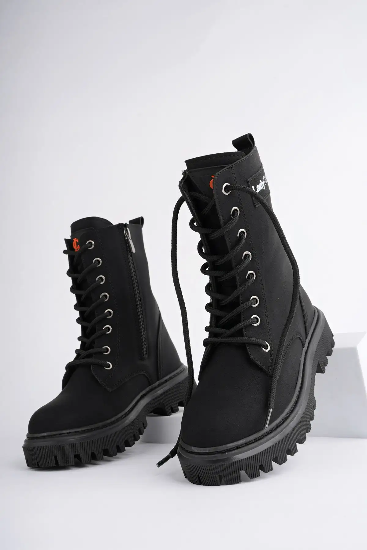 ربات پستی دختر سیاه با زیپ - 2328 ربات پستی دختر سیاه با زیپ - 2328