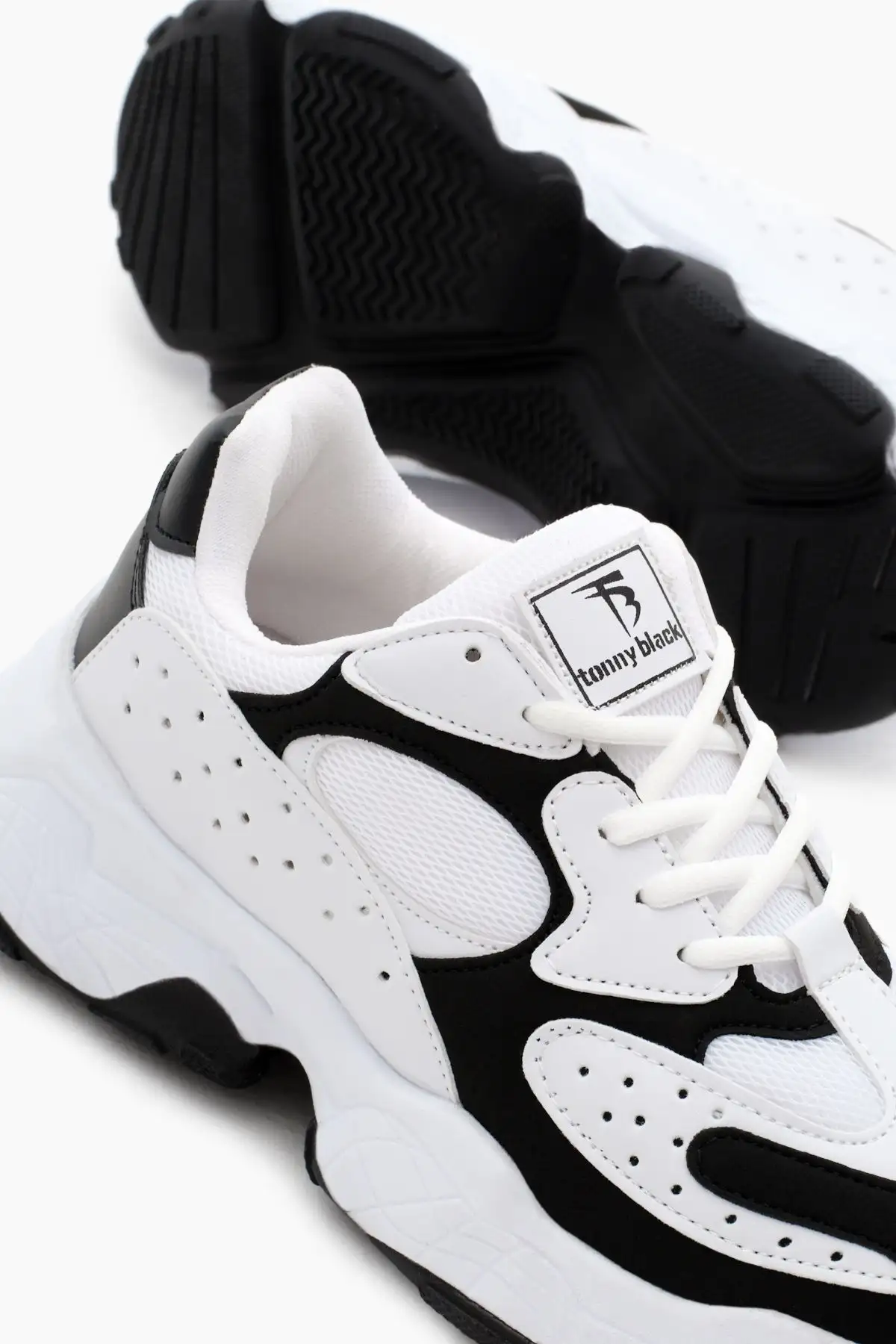 کفش های ورزشی سیاه سفید زنانه TB284 - 2292 کفش های ورزشی سیاه سفید زنانه TB284 - 2292