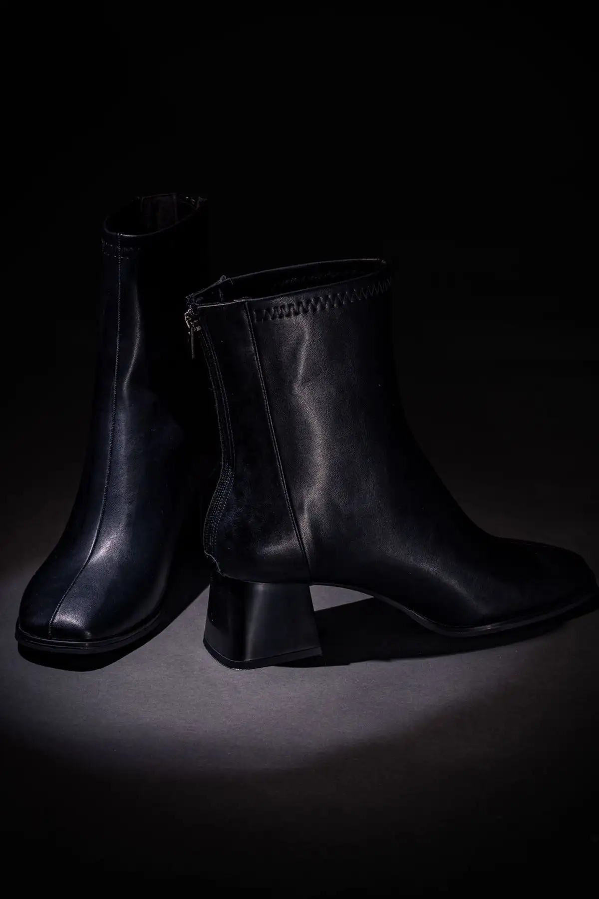 Womene Heeped Bot Kip Nayis سیاه با Ziply Back - 2372 Womene Heeped Bot Kip Nayis سیاه با Ziply Back - 2372