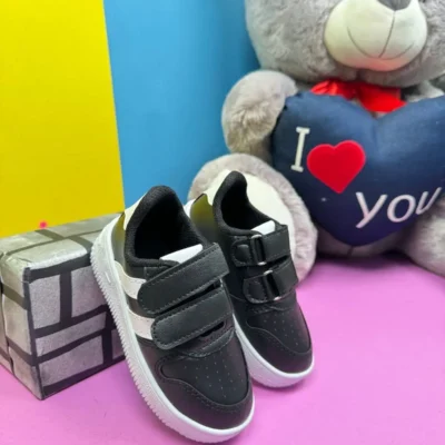 کفش کتانی بچه گانه روزانه Unisex Velcro سبک ضد لغزش کفش ورزشی مشکی راحت 100 - 1434