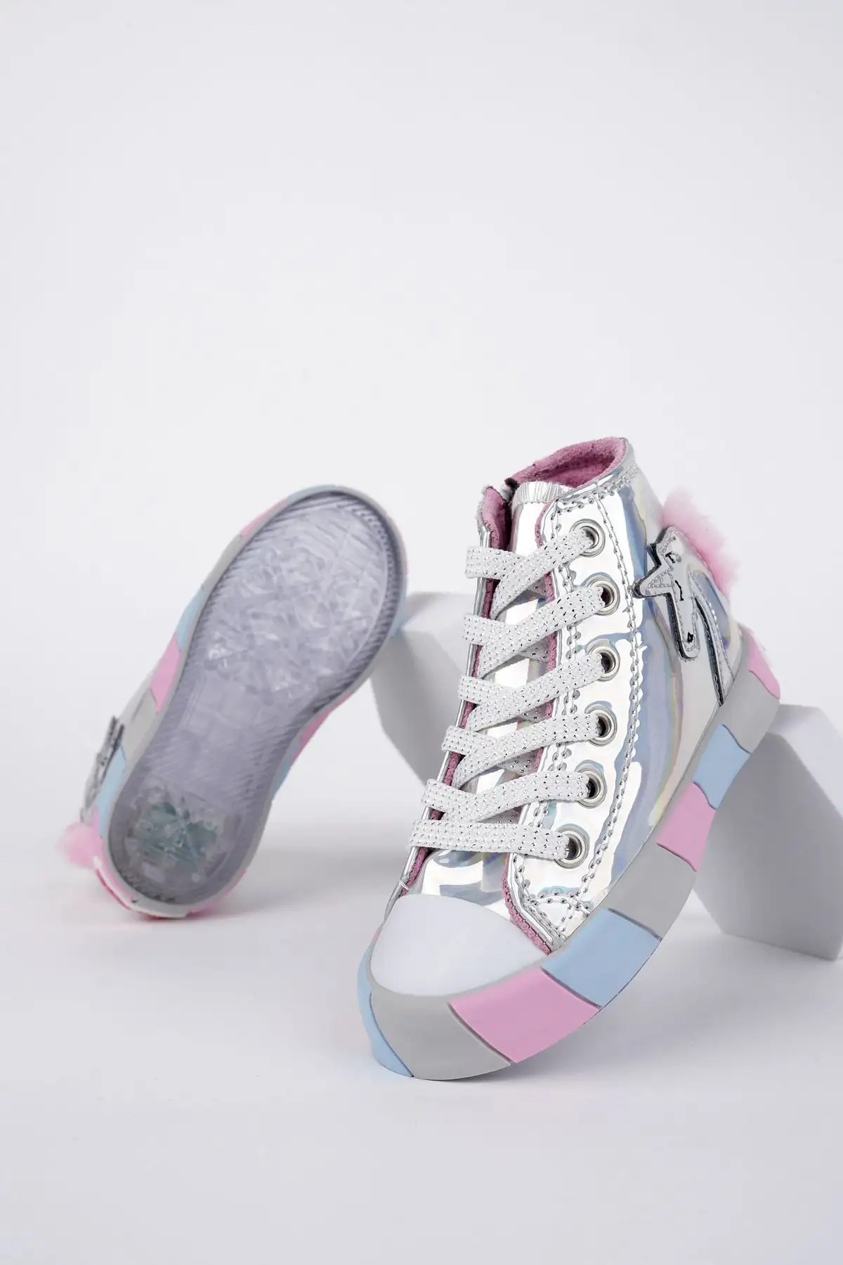 کفش کتانی دخترانه هولوگرام تک شاخ ارتوپدی - 1570 کفش کتانی دخترانه هولوگرام تک شاخ ارتوپدی - 1570