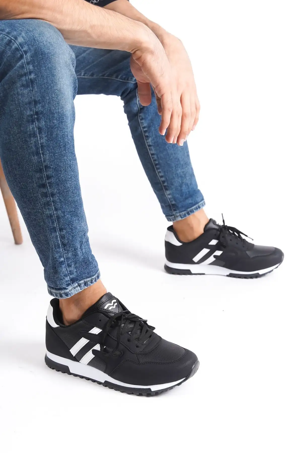 کفش کتانی زنانه مشکی سفید Bg1053-101-0001 - 2211 کفش کتانی زنانه مشکی سفید Bg1053-101-0001 - 2211