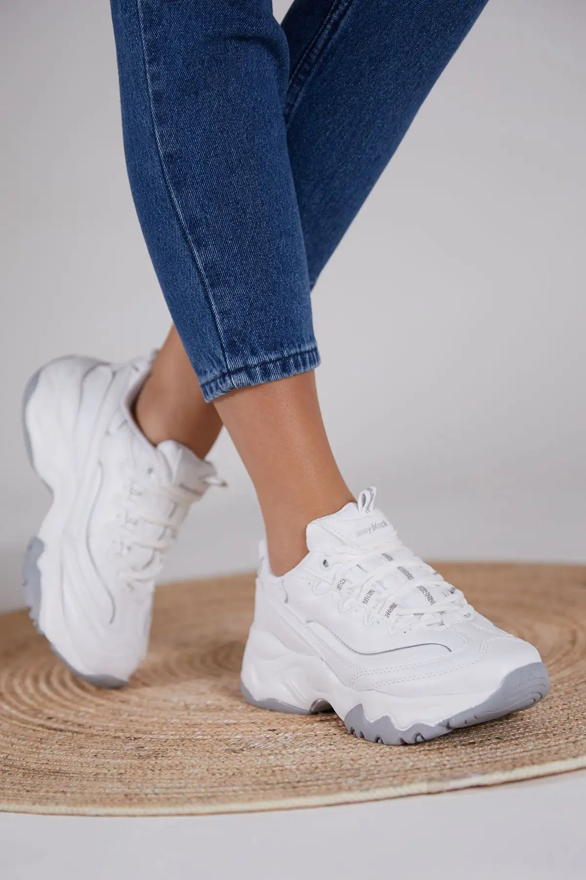 کفش اسپرت زنانه سفید Tb7040 - 2251 کفش اسپرت زنانه سفید Tb7040 - 2251