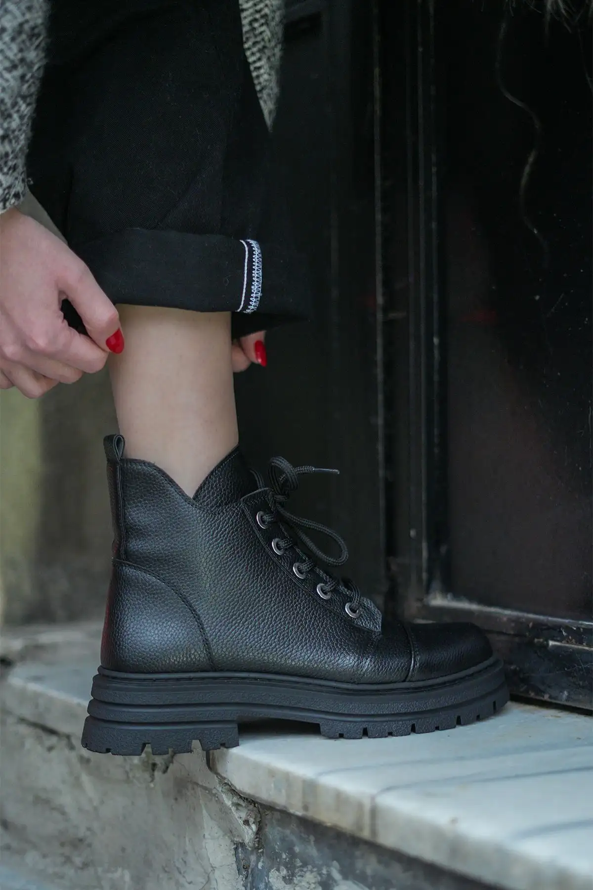 توری زنانه -up پایه ضخیم قایق پستال Konifa Black - 2400 توری زنانه -up پایه ضخیم قایق پستال Konifa Black - 2400