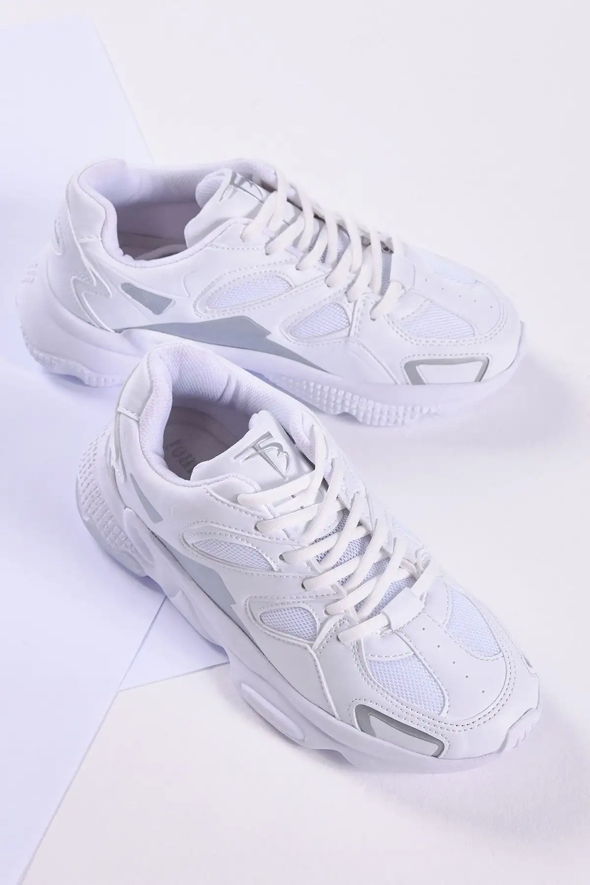کفش اسپرت یونیسکس سفید Tb252 - 2261