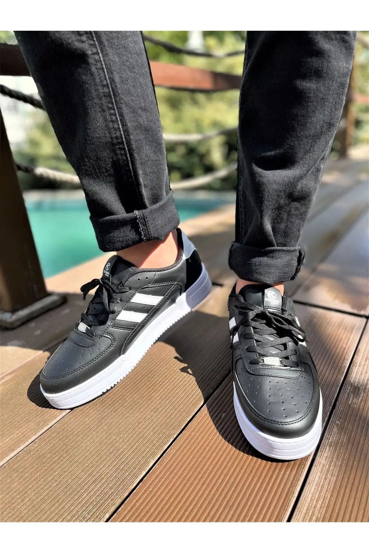 کفش ورزشی مردانه سیاه سفید ضد آب بند دار - 2220 کفش ورزشی مردانه سیاه سفید ضد آب بند دار - 2220