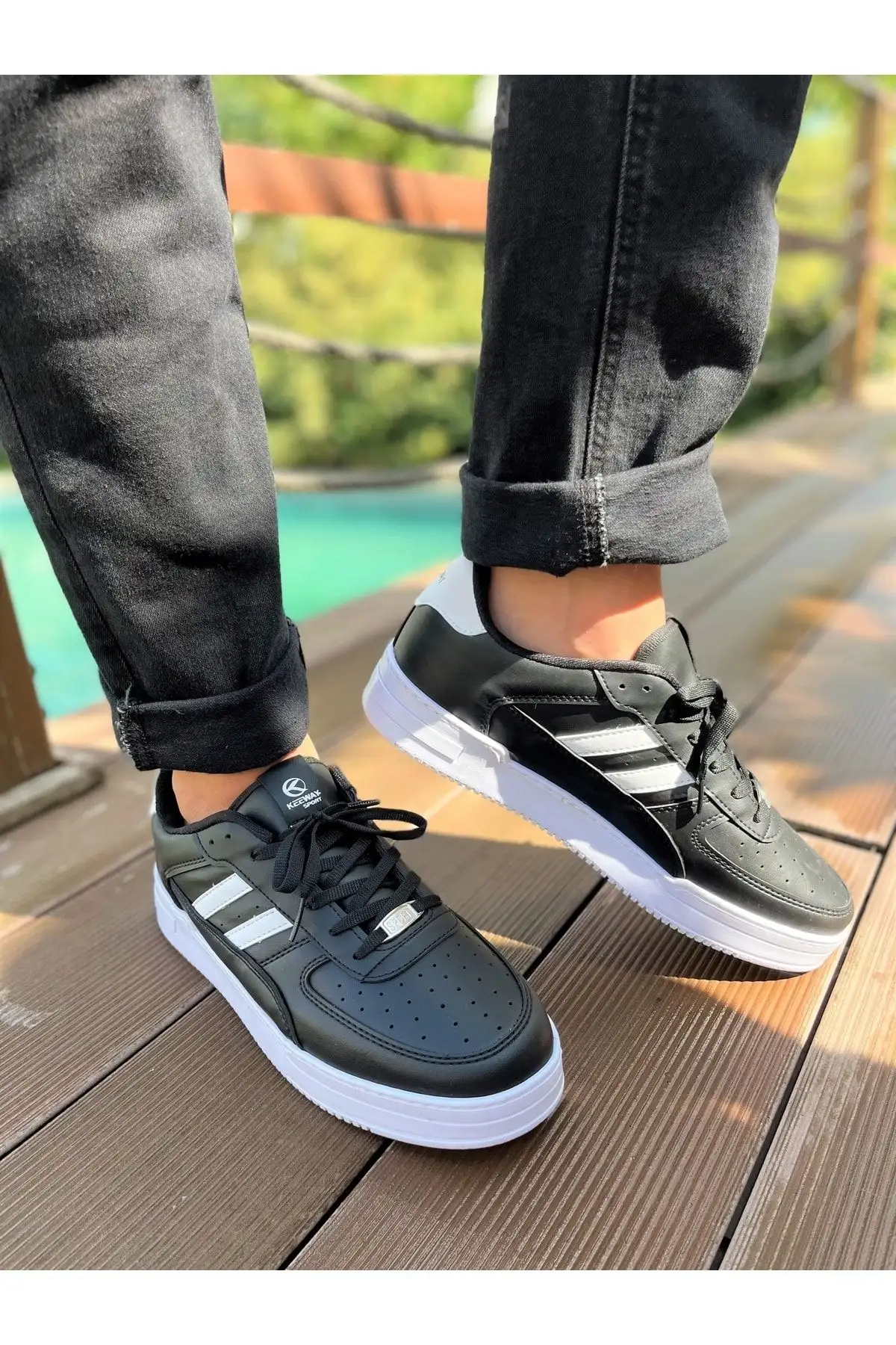 کفش ورزشی مردانه سیاه سفید ضد آب بند دار - 2220 کفش ورزشی مردانه سیاه سفید ضد آب بند دار - 2220