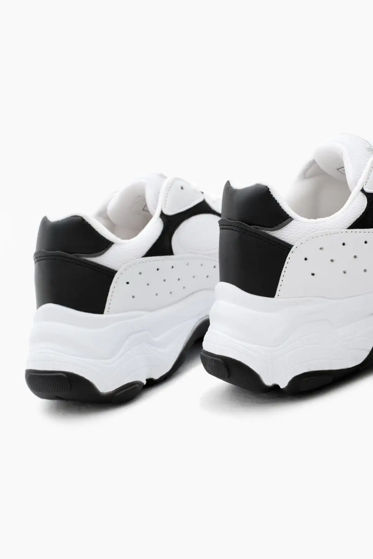 کفش های ورزشی سیاه سفید زنانه TB284 - 2292 کفش های ورزشی سیاه سفید زنانه TB284 - 2292