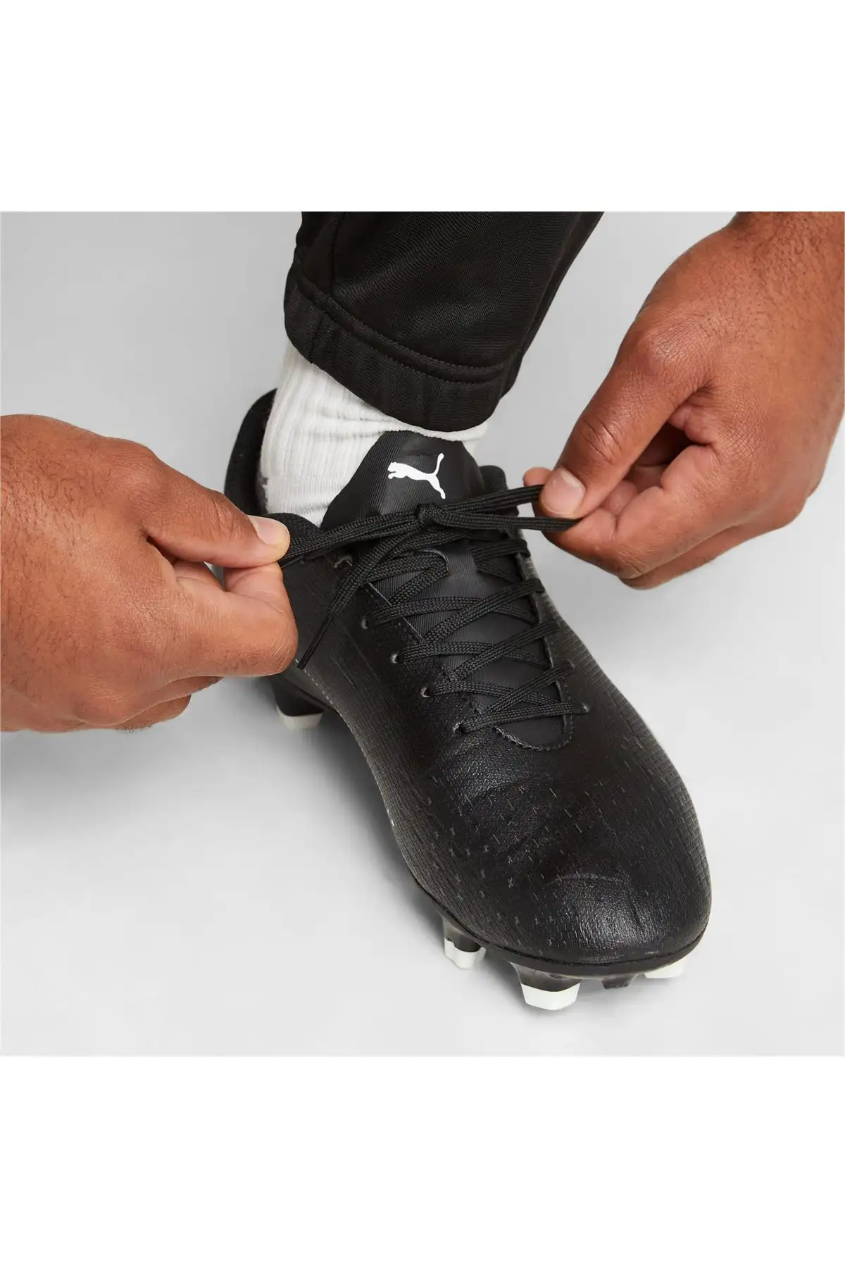 کفش فوتبال سیاه سفید Ultra Play Fg/ag - 2123 کفش فوتبال سیاه سفید Ultra Play Fg/ag - 2123