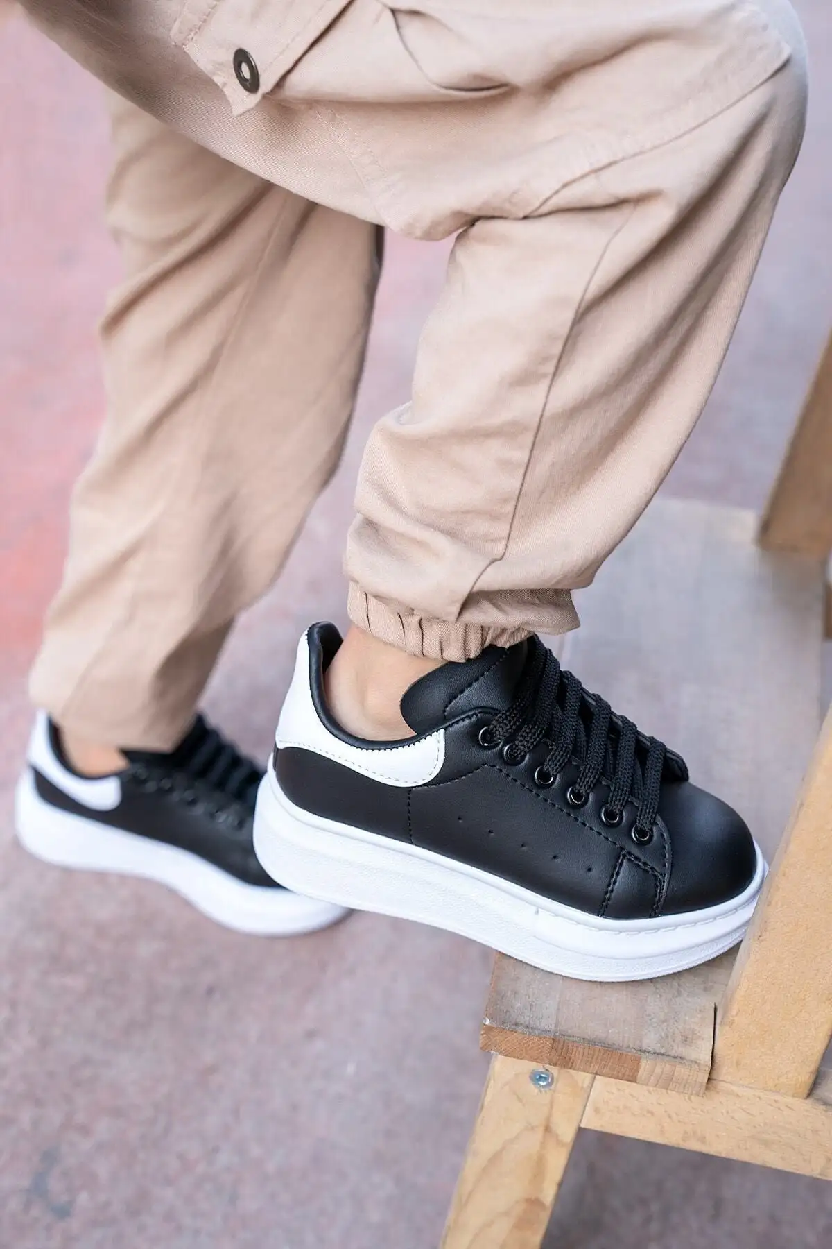 کفش ورزشی راحت روزانه زیره ضخیم بچه گانه مشکی و سفید - 2237 کفش ورزشی راحت روزانه زیره ضخیم بچه گانه مشکی و سفید - 2237