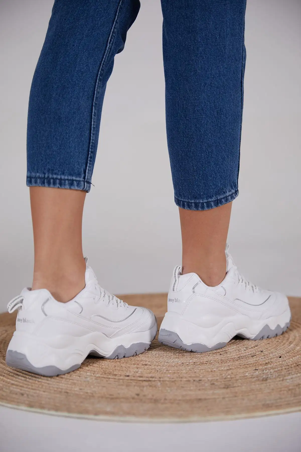 کفش اسپرت زنانه سفید Tb7040 - 2251 کفش اسپرت زنانه سفید Tb7040 - 2251