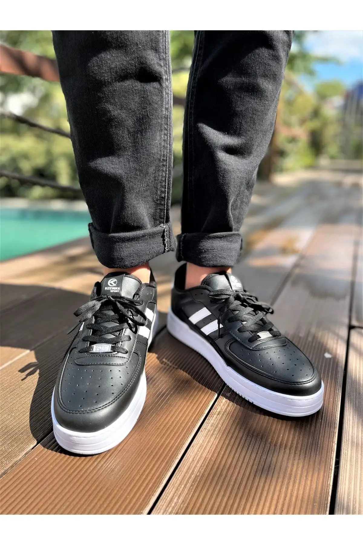 کفش ورزشی مردانه سیاه سفید ضد آب بند دار - 2220 کفش ورزشی مردانه سیاه سفید ضد آب بند دار - 2220