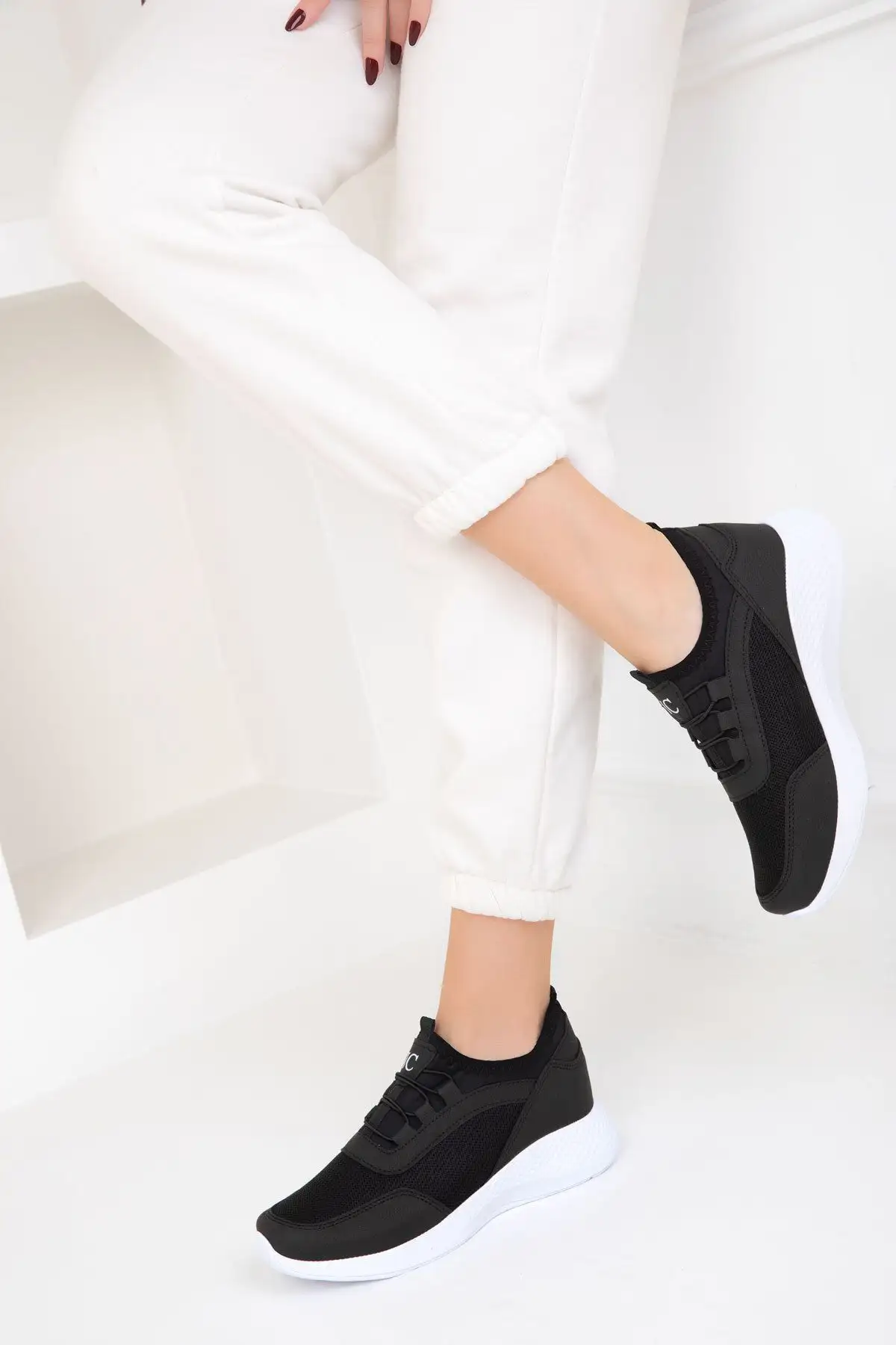 کفش کتانی مشکی زنانه 15226 - 2260 کفش کتانی مشکی زنانه 15226 - 2260