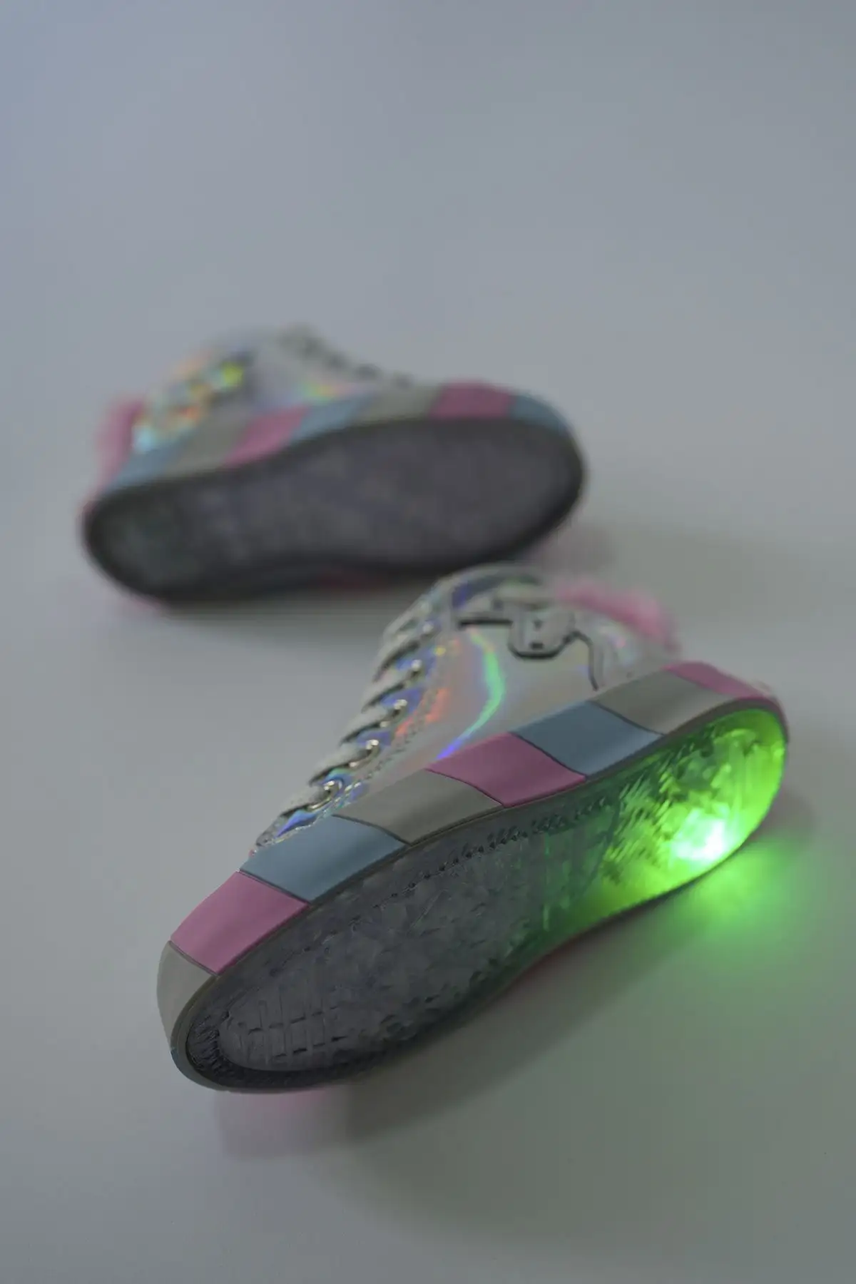 کفش کتانی دخترانه هولوگرام تک شاخ ارتوپدی - 1570 کفش کتانی دخترانه هولوگرام تک شاخ ارتوپدی - 1570