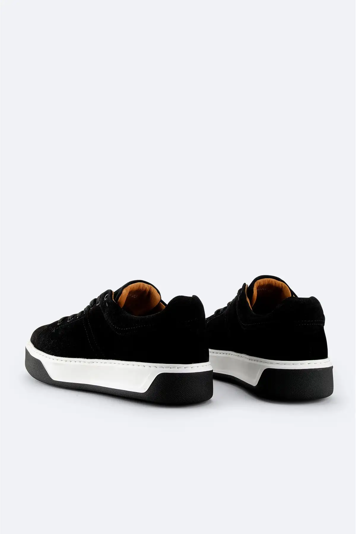 کفش راحتی مردانه مشکی 100% چرمی زیره انعطاف پذیر A42Y8000 - 1862