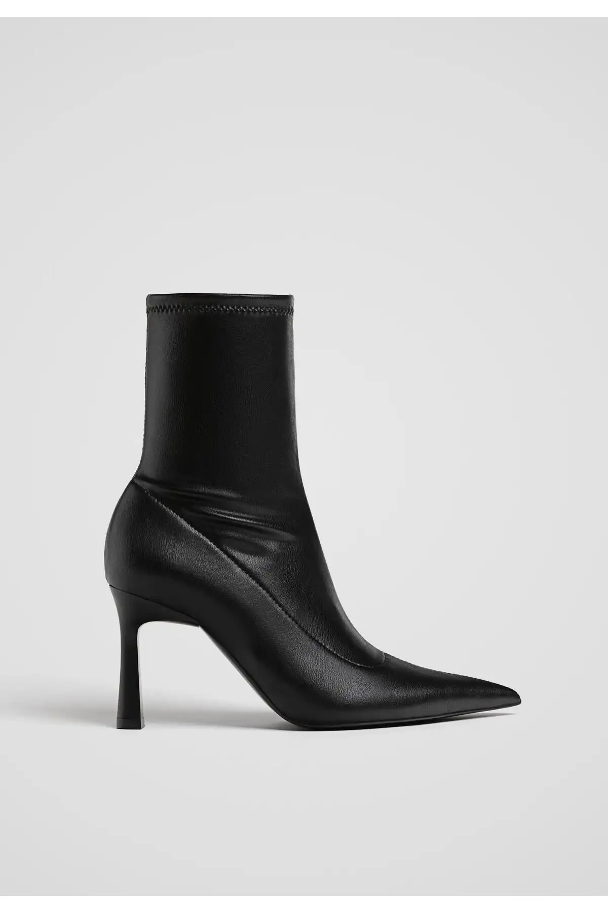 زن سیاه و سفید زیبا و ظریف Stiletto پاشنه پاشنه پا - 2388 زن سیاه و سفید زیبا و ظریف Stiletto پاشنه پاشنه پا - 2388