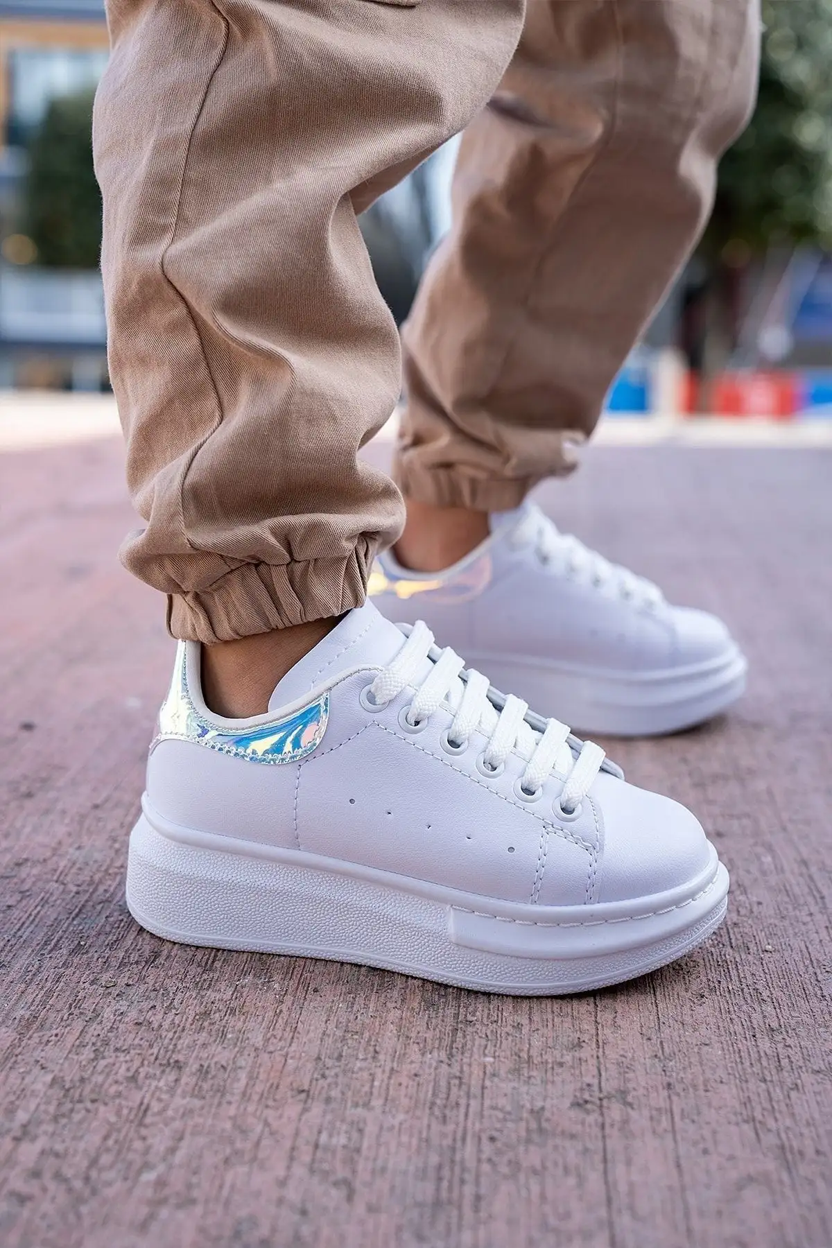 کفش ورزشی هولوگرام سفید دخترانه با کف ضخیم کفش ورزشی راحت - 1581 کفش ورزشی هولوگرام سفید دخترانه با کف ضخیم کفش ورزشی راحت - 1581