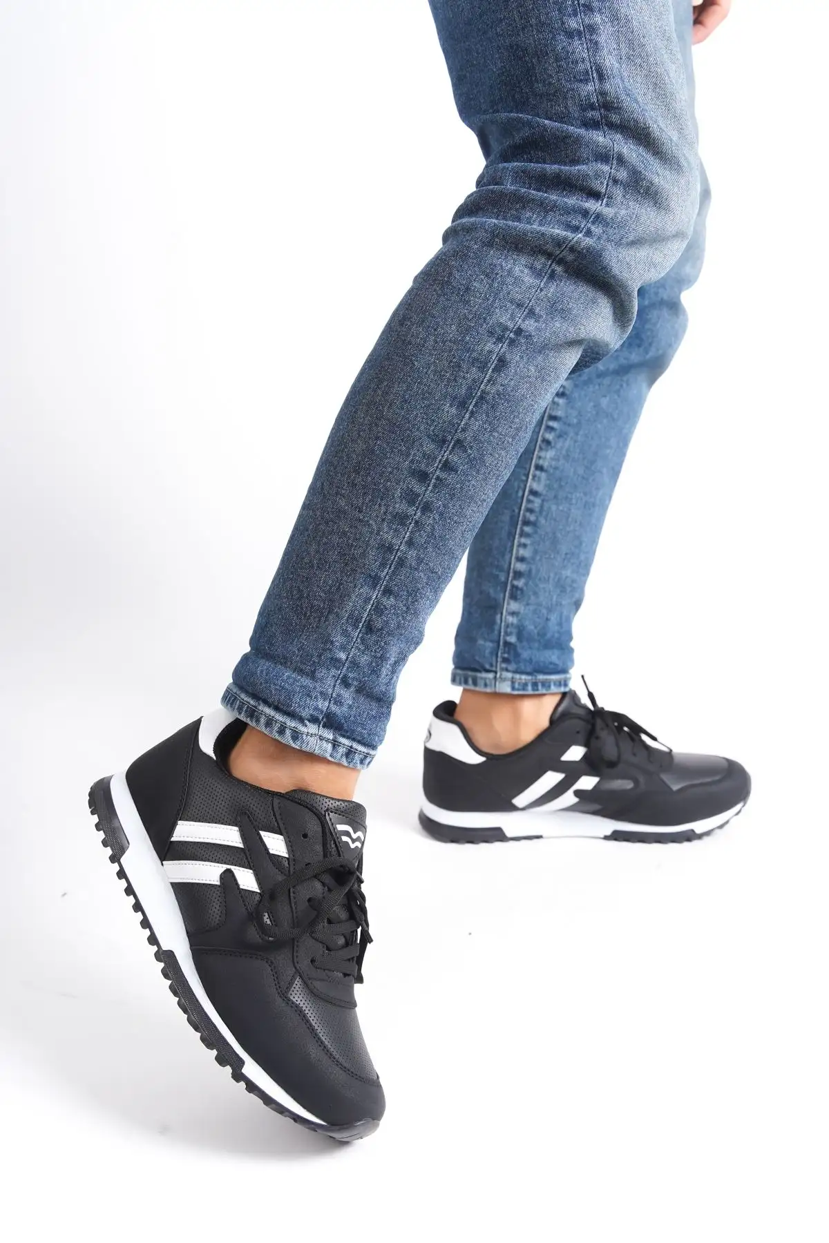 کفش کتانی زنانه مشکی سفید Bg1053-101-0001 - 2211 کفش کتانی زنانه مشکی سفید Bg1053-101-0001 - 2211