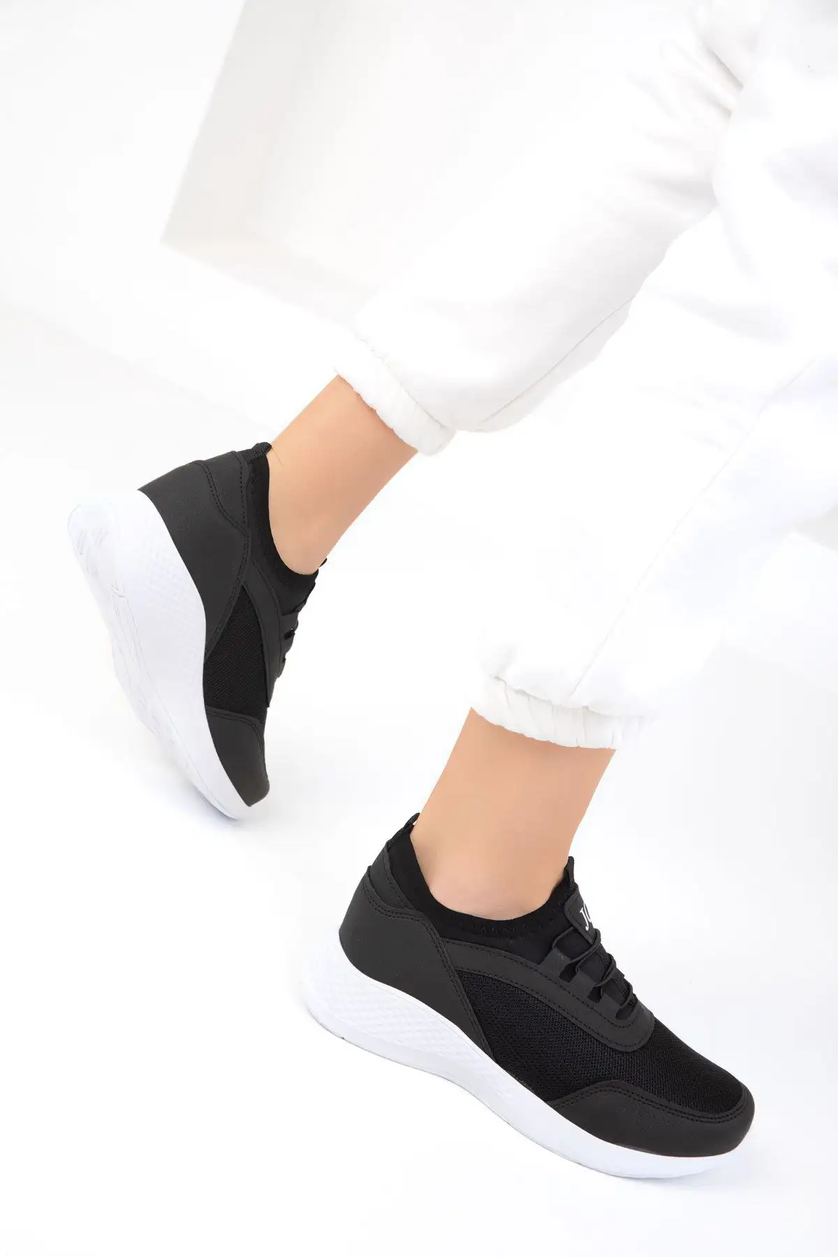 کفش کتانی مشکی زنانه 15226 - 2260 کفش کتانی مشکی زنانه 15226 - 2260