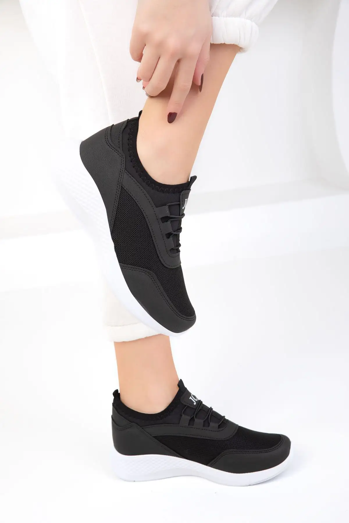 کفش کتانی مشکی زنانه 15226 - 2260 کفش کتانی مشکی زنانه 15226 - 2260