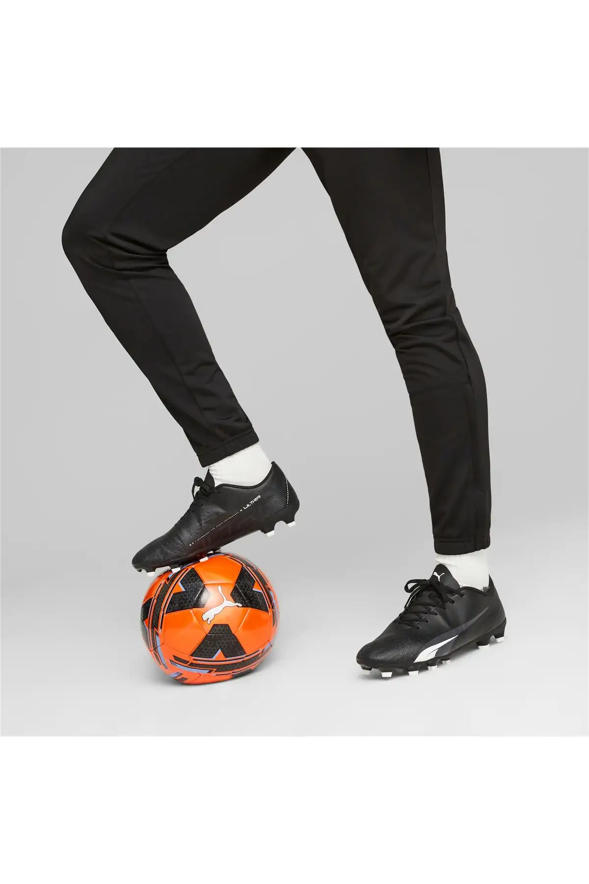 کفش فوتبال سیاه سفید Ultra Play Fg/ag - 2123 کفش فوتبال سیاه سفید Ultra Play Fg/ag - 2123