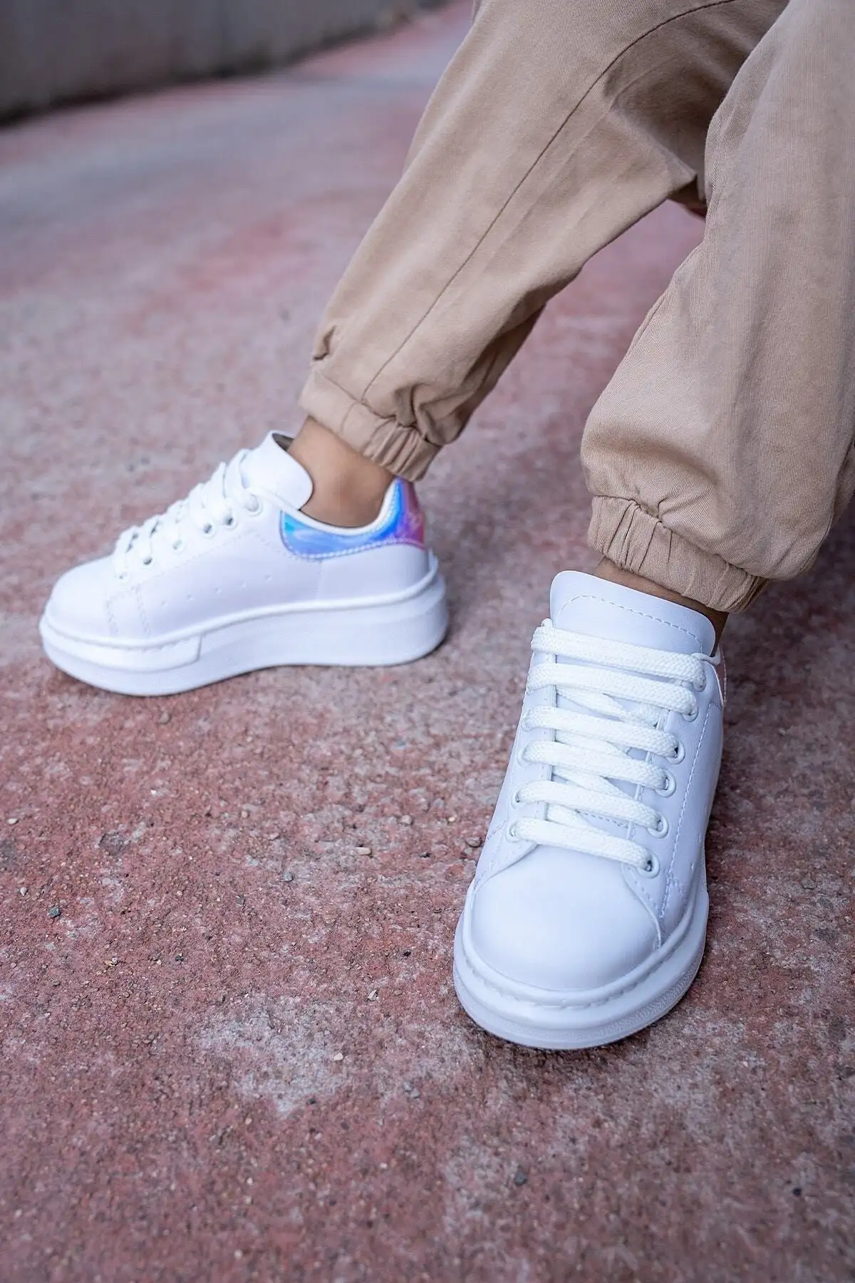 کفش ورزشی هولوگرام سفید دخترانه با کف ضخیم کفش ورزشی راحت - 1581 کفش ورزشی هولوگرام سفید دخترانه با کف ضخیم کفش ورزشی راحت - 1581