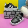 کفش کتانی بچه گانه روزانه Unisex Velcro سبک ضد لغزش کفش ورزشی مشکی راحت 100 - 1434