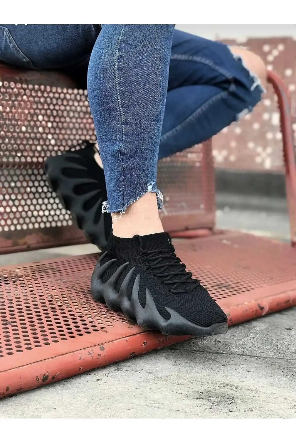 کفش ورزشی کتانی کشباف مشکی کفش یونیسکس ورزشی که باید 1 سایز بزرگتر انتخاب کنید - 2199 کفش ورزشی کتانی کشباف مشکی کفش یونیسکس ورزشی که باید 1 سایز بزرگتر انتخاب کنید - 2199