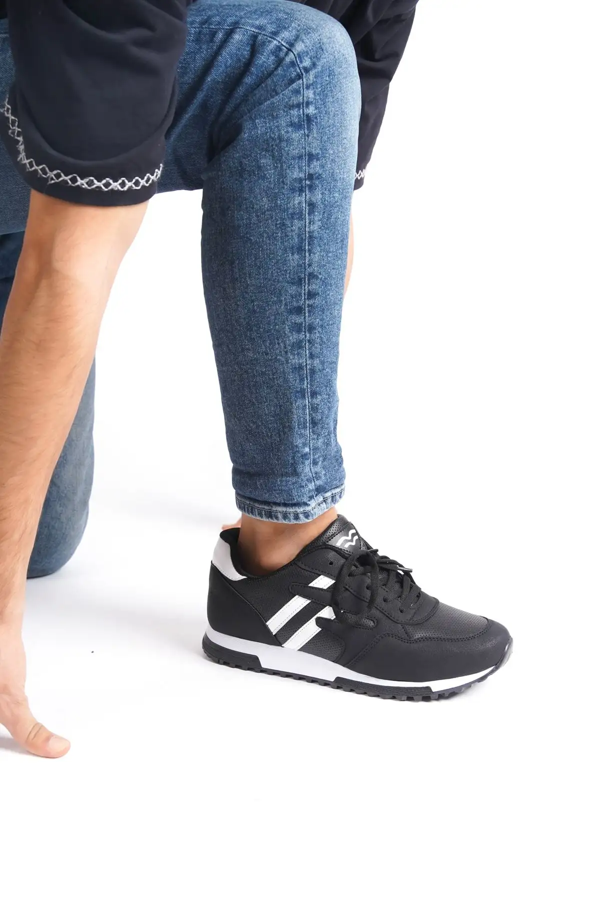 کفش کتانی زنانه مشکی سفید Bg1053-101-0001 - 2211 کفش کتانی زنانه مشکی سفید Bg1053-101-0001 - 2211