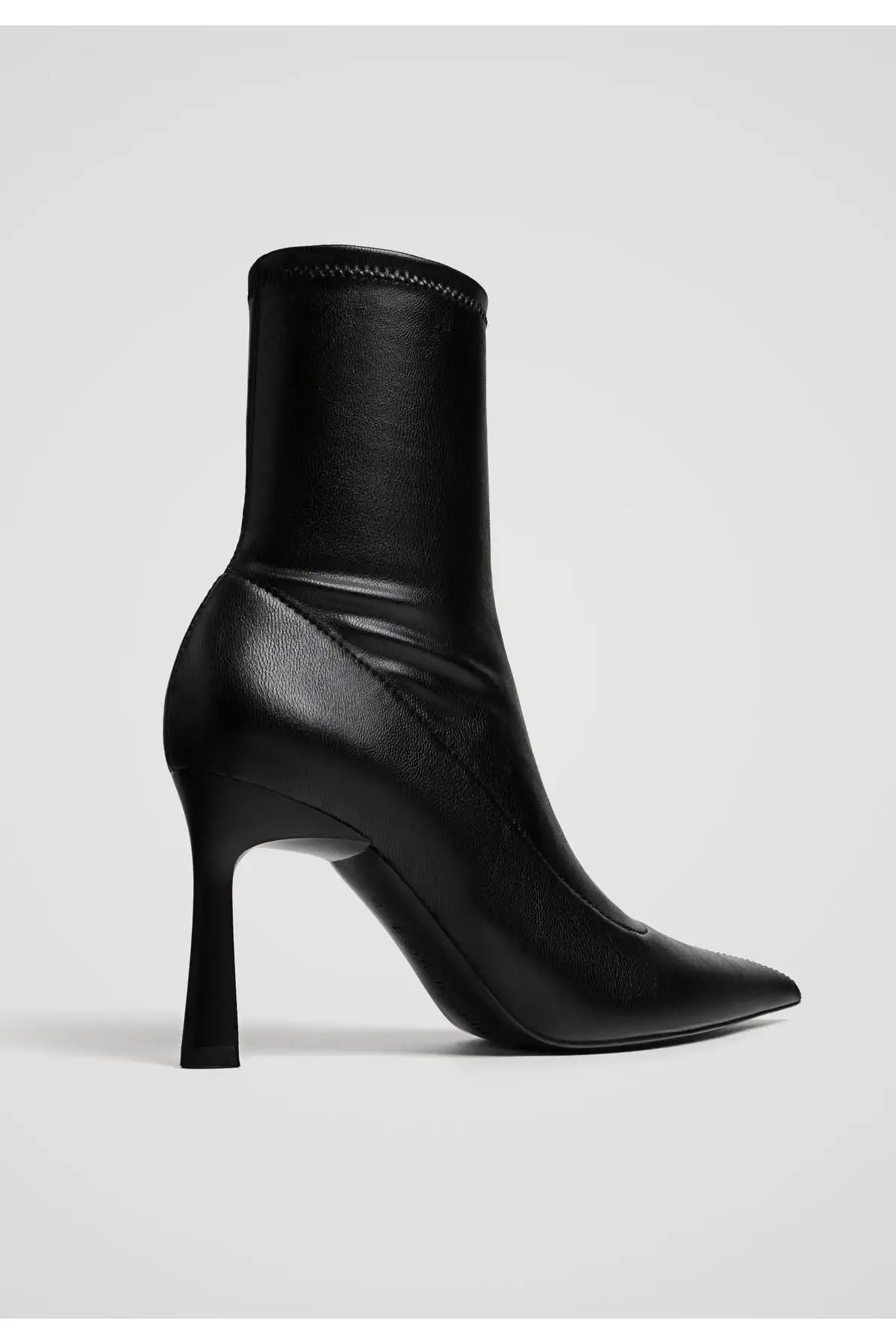 زن سیاه و سفید زیبا و ظریف Stiletto پاشنه پاشنه پا - 2388 زن سیاه و سفید زیبا و ظریف Stiletto پاشنه پاشنه پا - 2388