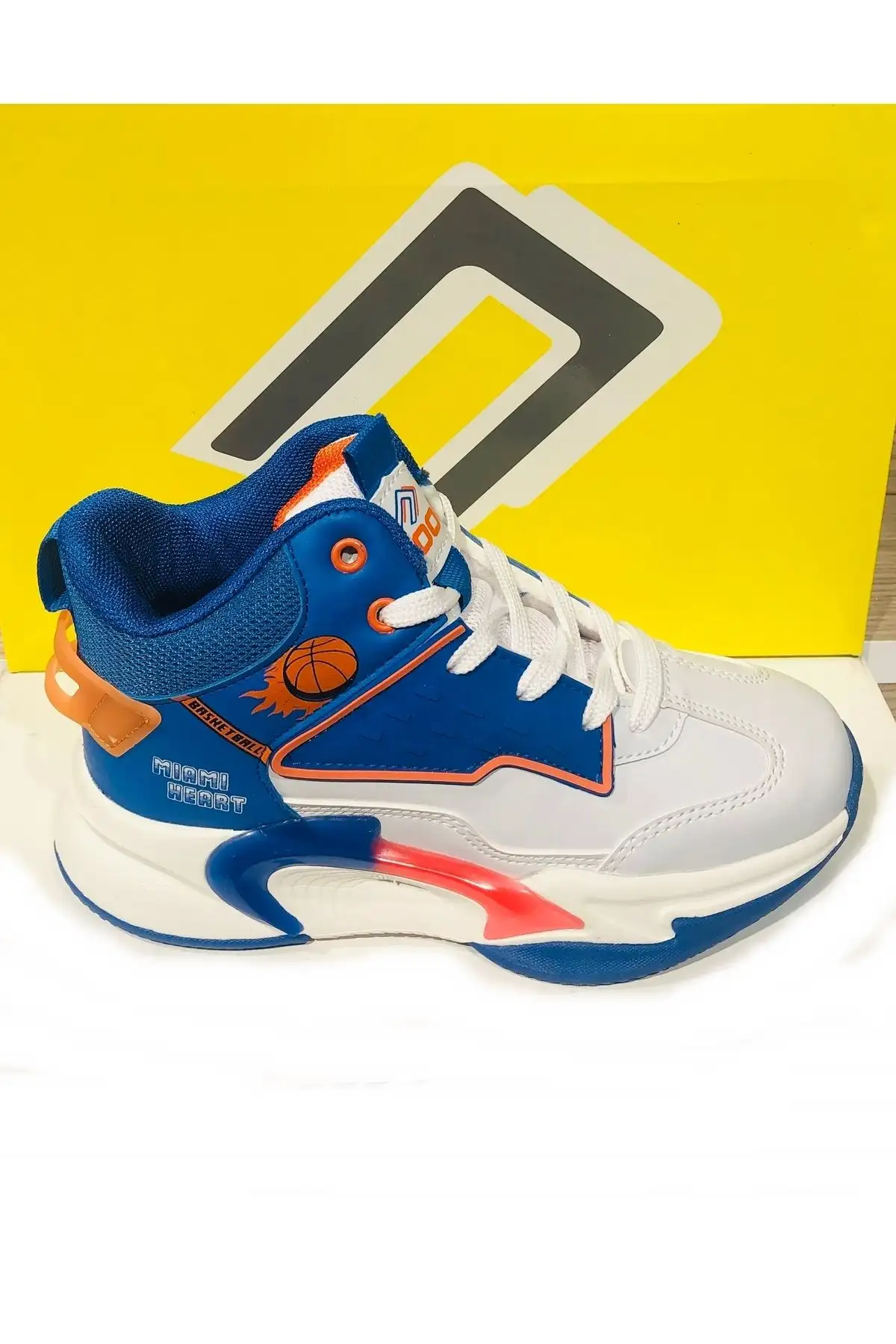 کفش بسکتبال پسرانه کفی سبک ارتوپدی آرم سیتی لندن مناسب برای استفاده در زمستان - 2232 کفش بسکتبال پسرانه کفی سبک ارتوپدی آرم سیتی لندن مناسب برای استفاده در زمستان - 2232