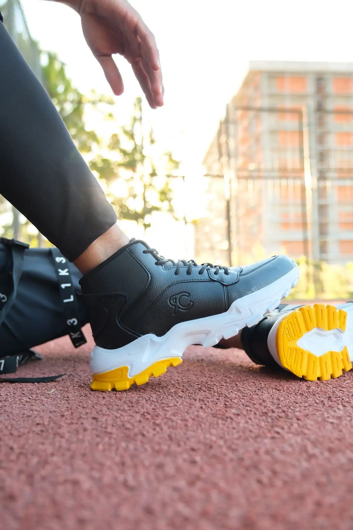 چکمه های کتانی سیاه سفید زرد یونیسکس 0012108 - 2189 چکمه های کتانی سیاه سفید زرد یونیسکس 0012108 - 2189