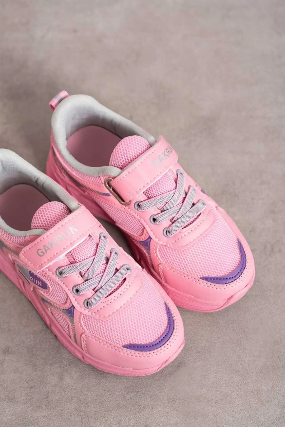 کفش ورزشی کتانی سبک و راحت بچه گانه Unisex GAK-2025 - 1409 کفش ورزشی کتانی سبک و راحت بچه گانه Unisex GAK-2025 - 1409