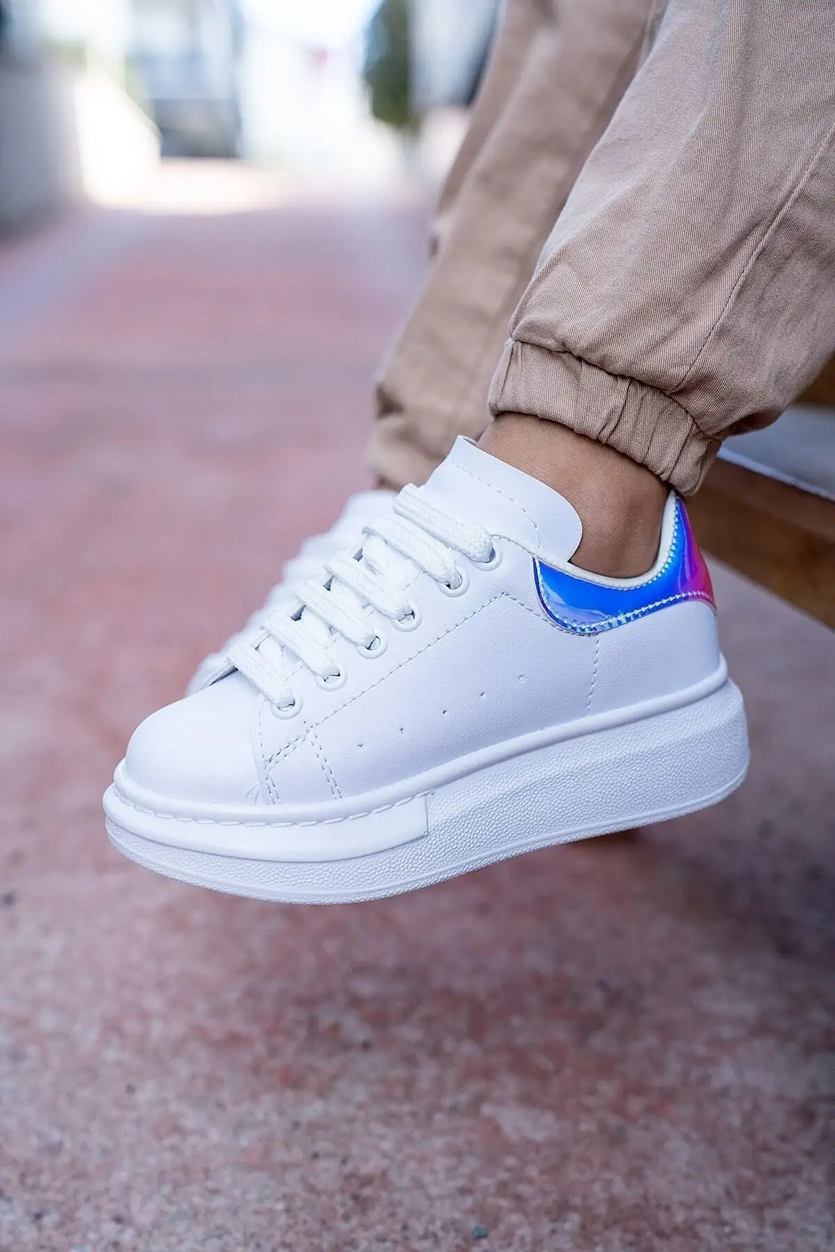 کفش ورزشی هولوگرام سفید دخترانه با کف ضخیم کفش ورزشی راحت - 1581 کفش ورزشی هولوگرام سفید دخترانه با کف ضخیم کفش ورزشی راحت - 1581