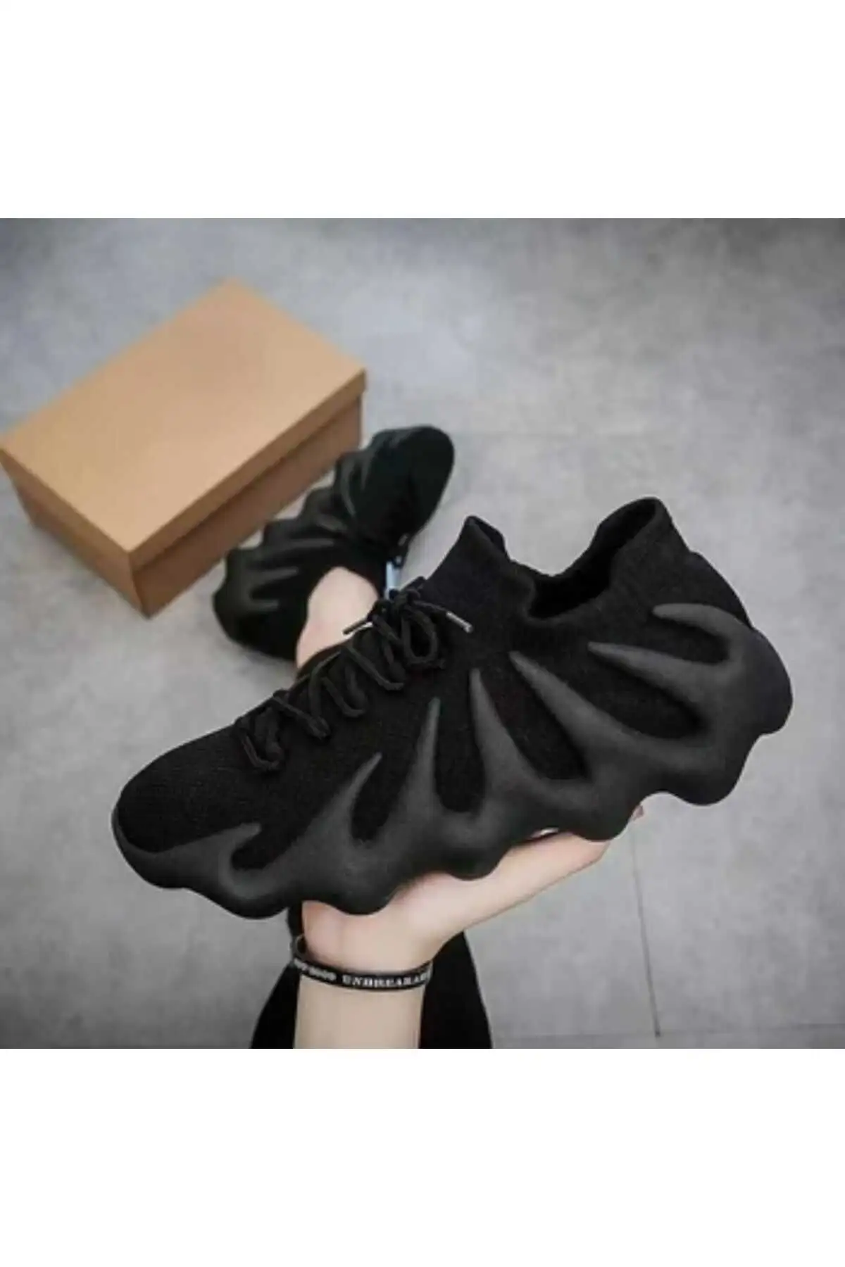 کفش کتانی مشکی لباس بافتنی ورزشی یونیسکس که باید 1 سایز بزرگتر انتخاب کنید. - 2198 کفش کتانی مشکی لباس بافتنی ورزشی یونیسکس که باید 1 سایز بزرگتر انتخاب کنید. - 2198